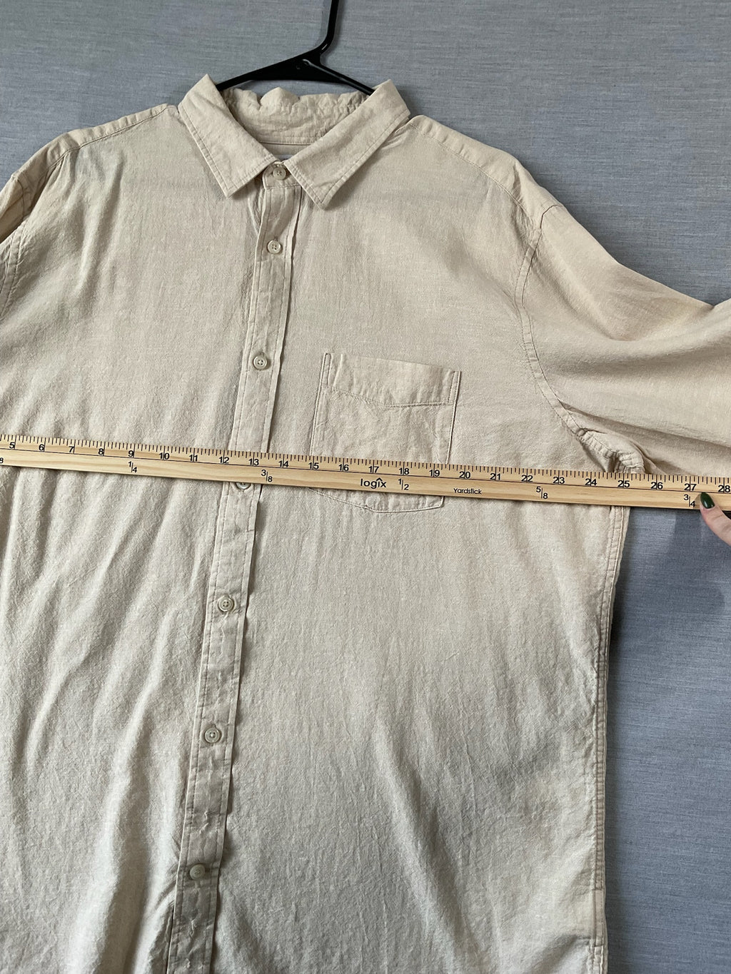 Gap  Men's Long Sleeve Button Up Shirt in Cream. X-Large