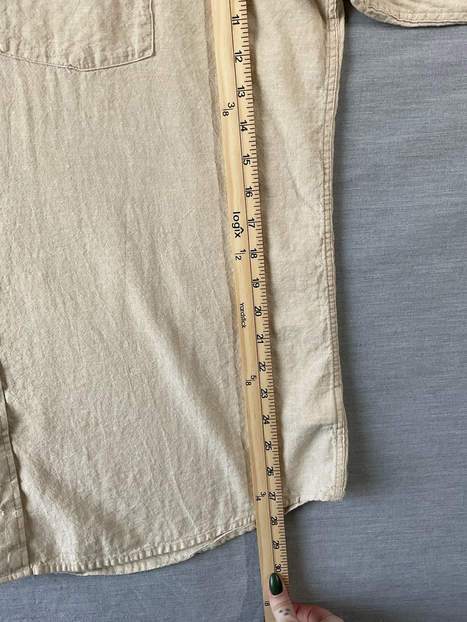 Gap  Men's Long Sleeve Button Up Shirt in Cream. X-Large
