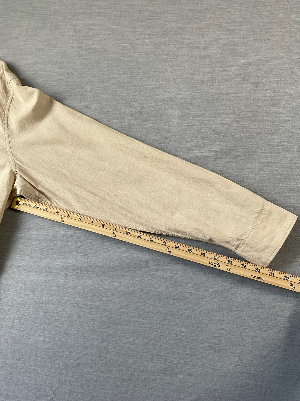 Gap  Men's Long Sleeve Button Up Shirt in Cream. X-Large
