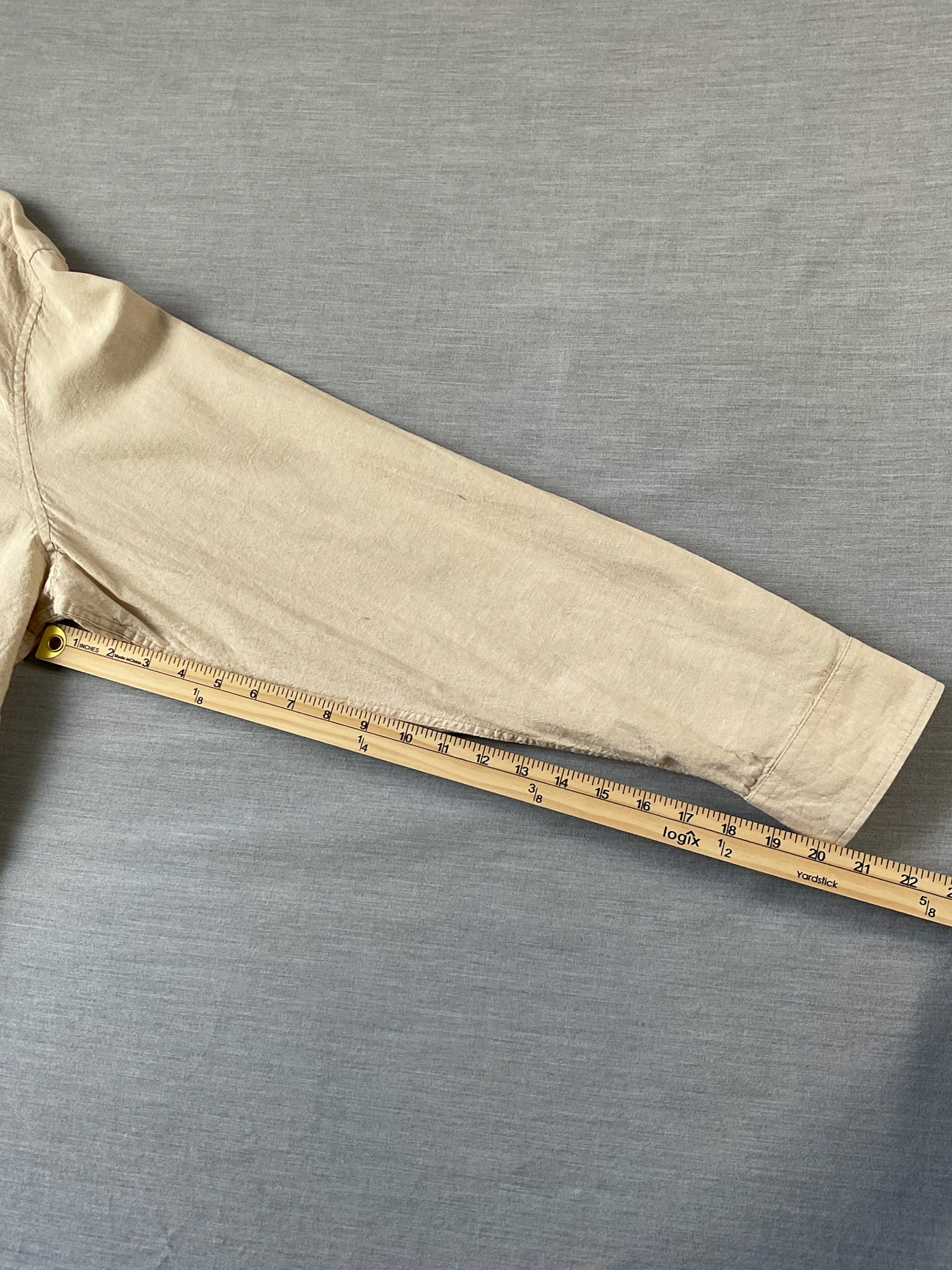 Gap  Men's Long Sleeve Button Up Shirt in Cream. X-Large