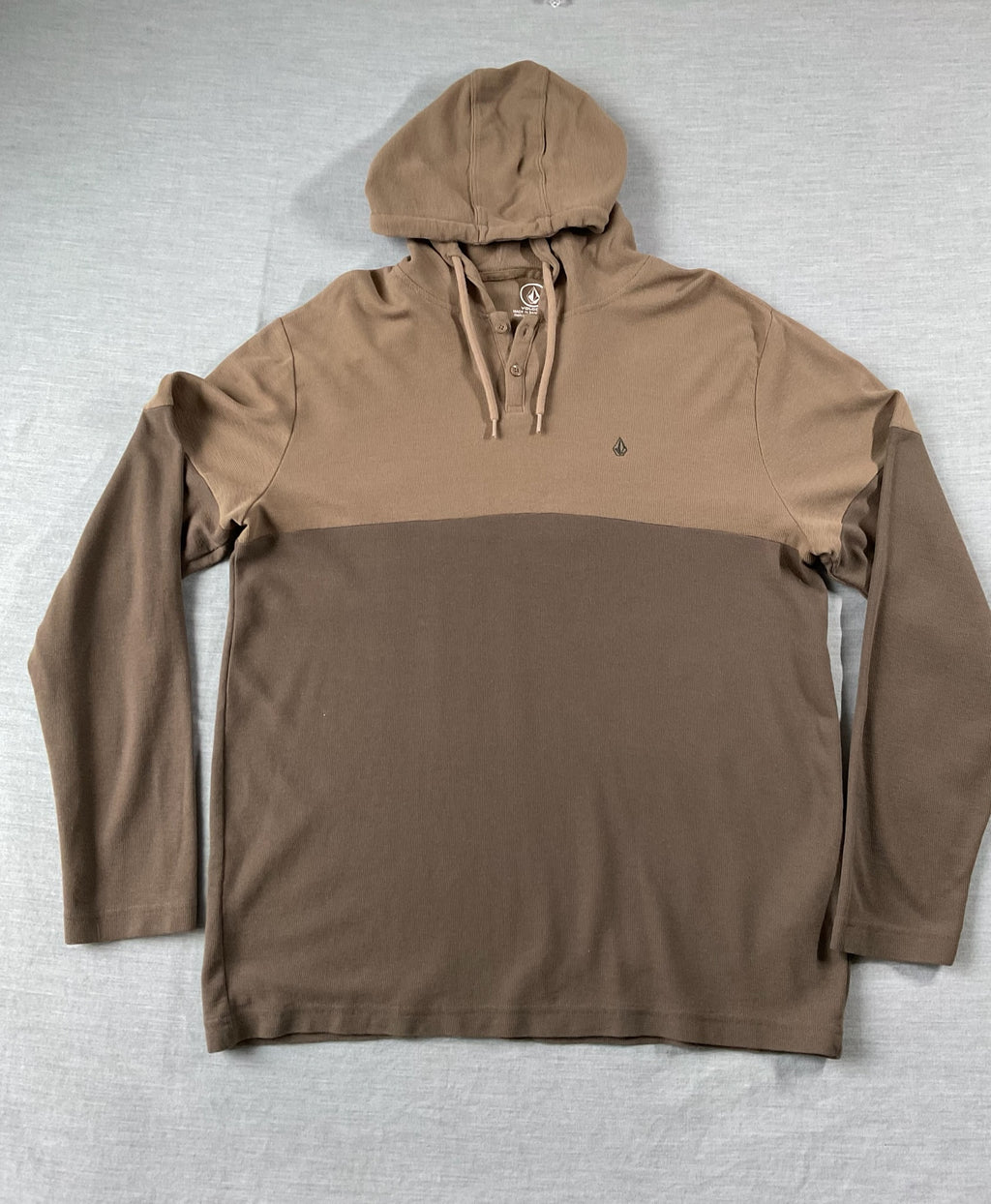 Volcom Men's Long Sleeve Hooded Thermal Shirt in Two Tone Brown XL