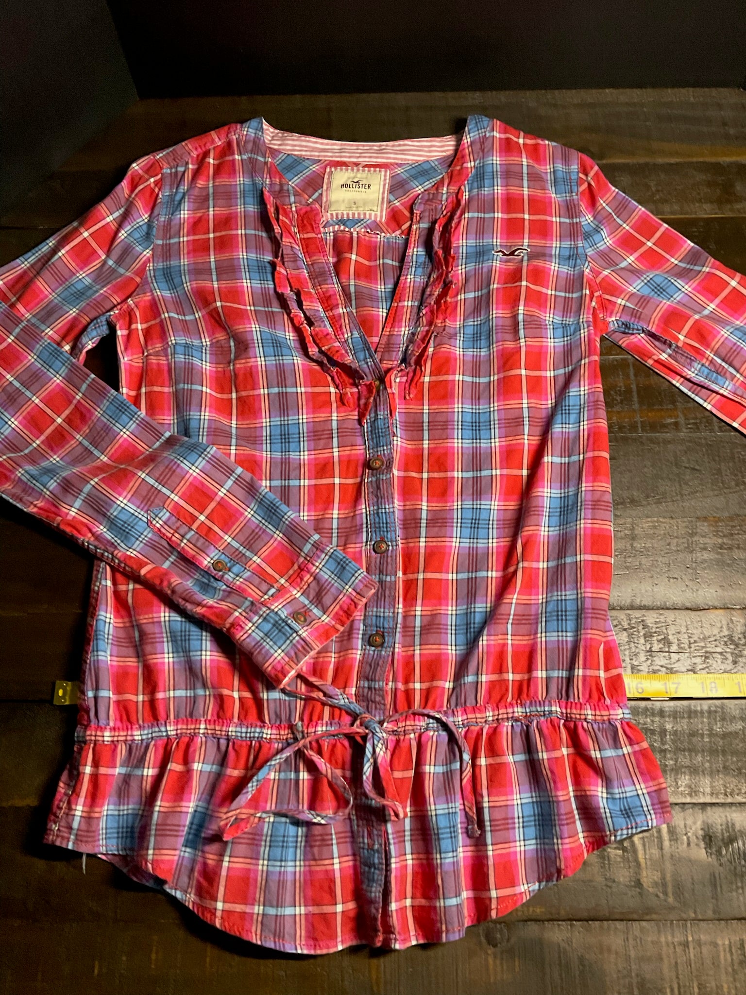 Hollister Co. Red Blue Plaid Women's Long Sleeve Button Up Shirt. Size Small