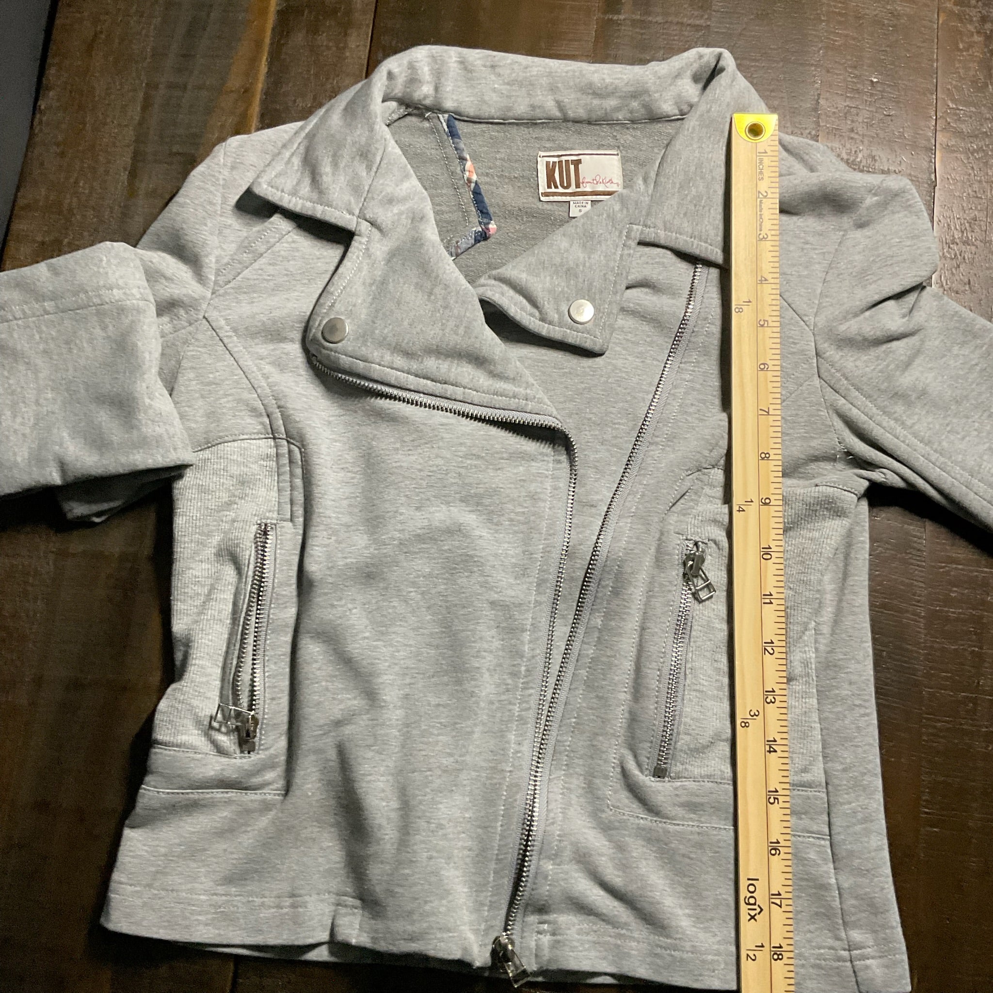 Kut from the Kloth Women's  Long Sleeve Collard Zippered Sweatshirt Jacket. Light Gray. Women's Size Small
