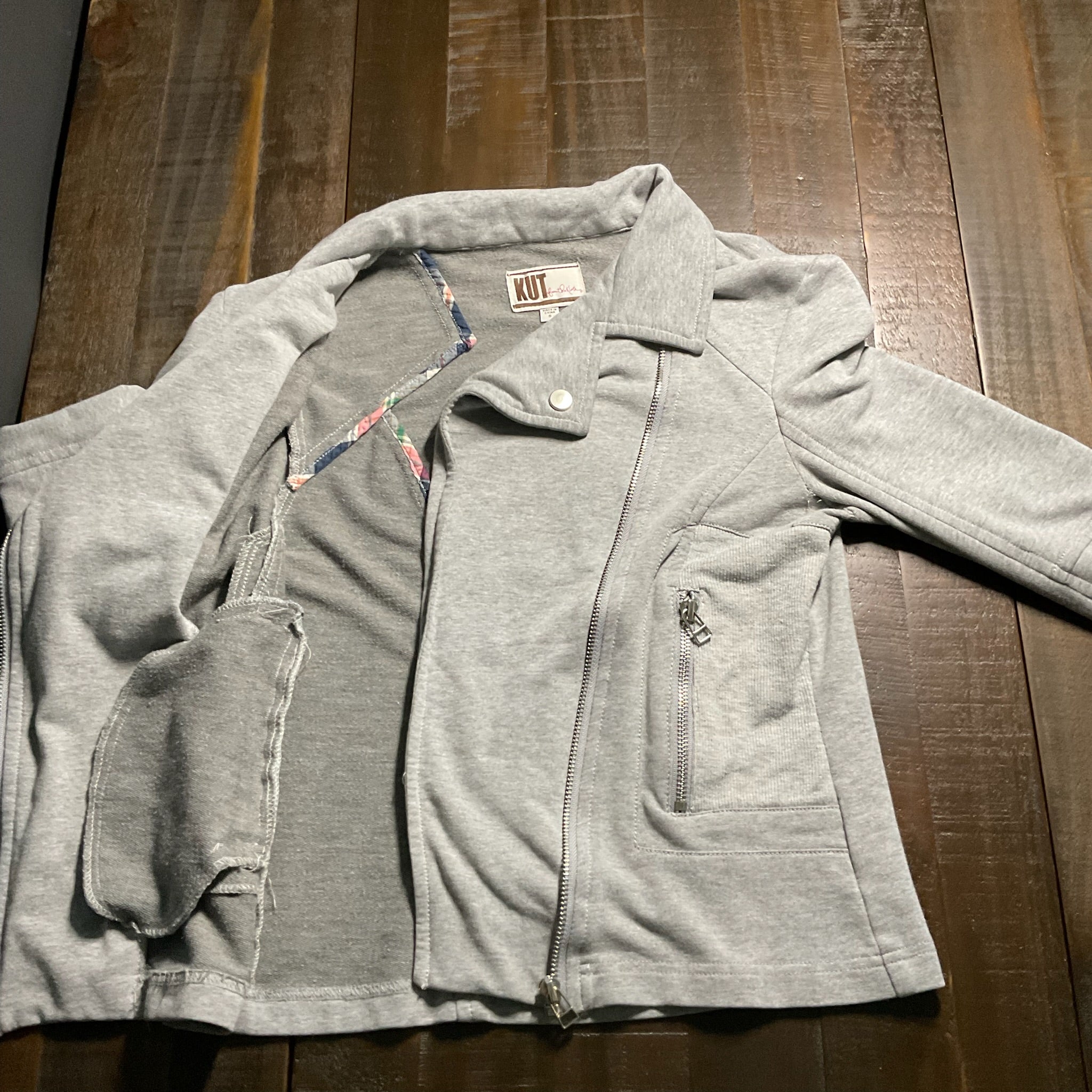 Kut from the Kloth Women's  Long Sleeve Collard Zippered Sweatshirt Jacket. Light Gray. Women's Size Small