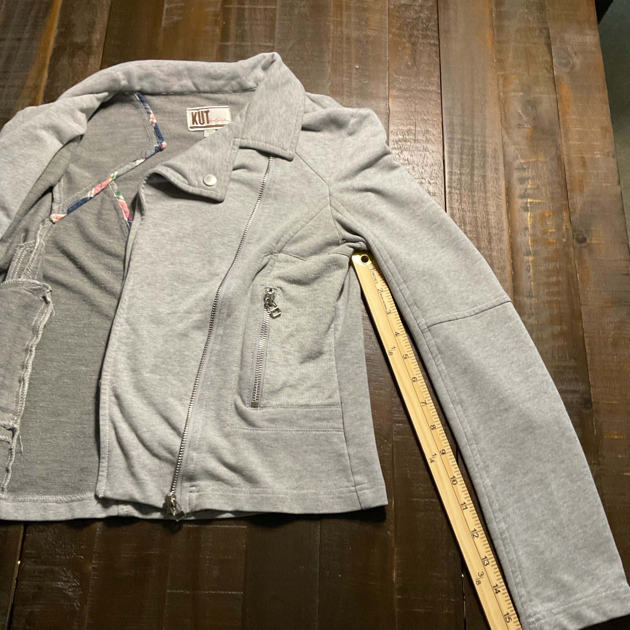 Kut from the Kloth Women's  Long Sleeve Collard Zippered Sweatshirt Jacket. Light Gray. Women's Size Small