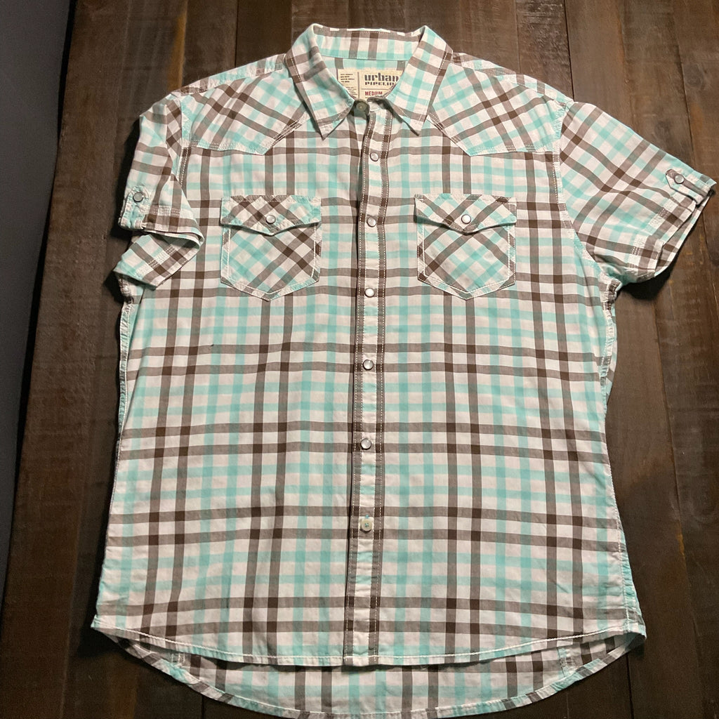 Urban Pipeline Men's  Short Sleeve Button Up Plaid Shirt. Size Medium