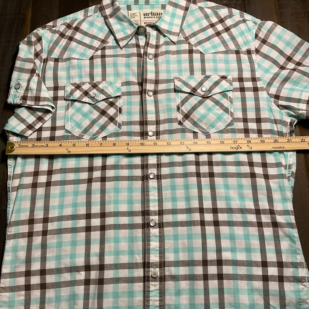 Urban Pipeline Men's  Short Sleeve Button Up Plaid Shirt. Size Medium