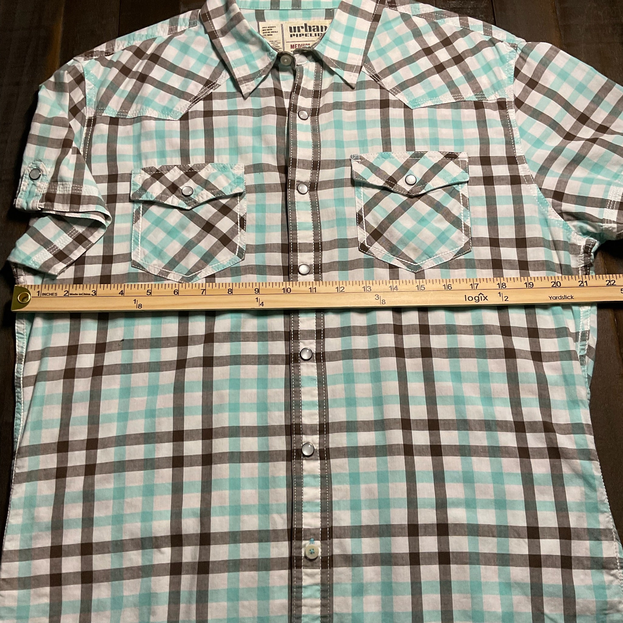 Urban Pipeline Men's  Short Sleeve Button Up Plaid Shirt. Size Medium