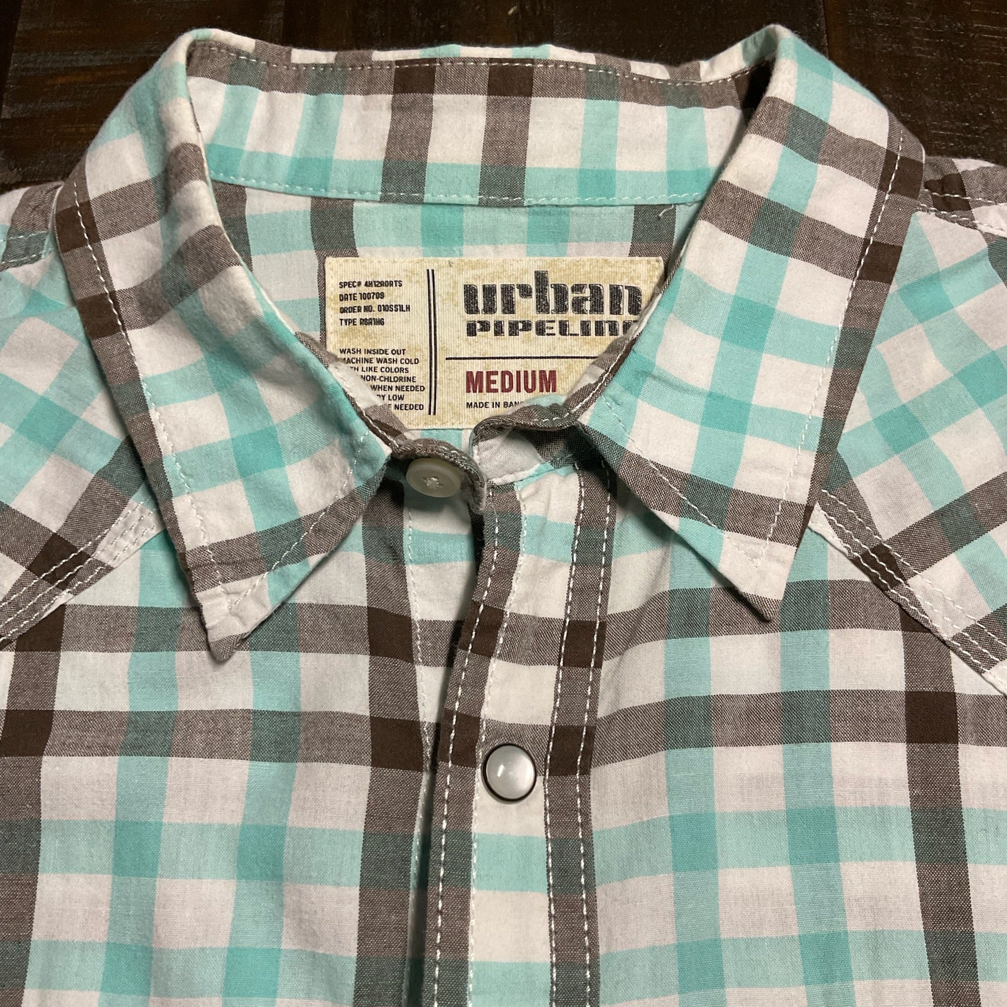 Urban Pipeline Men's  Short Sleeve Button Up Plaid Shirt. Size Medium