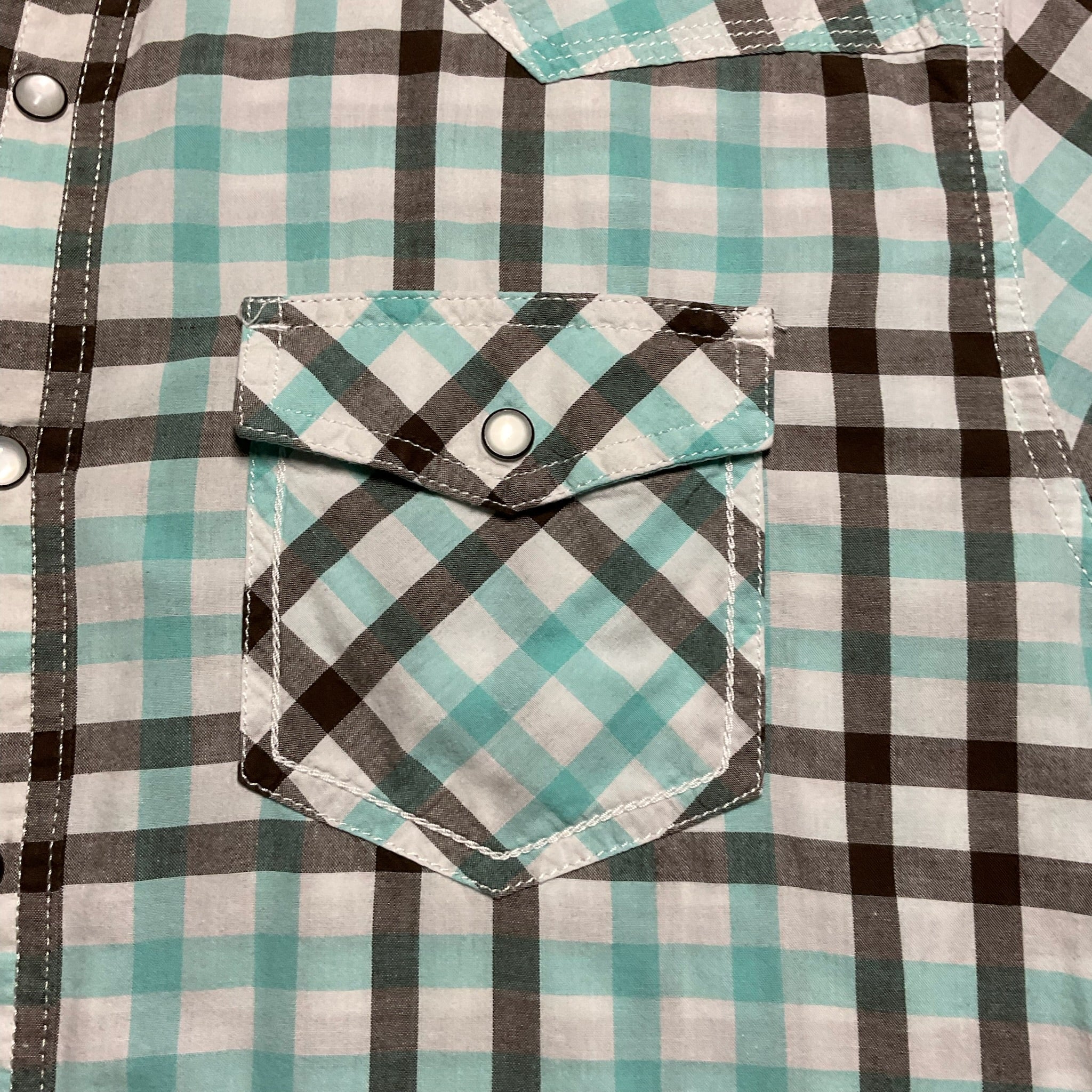 Urban Pipeline Men's  Short Sleeve Button Up Plaid Shirt. Size Medium