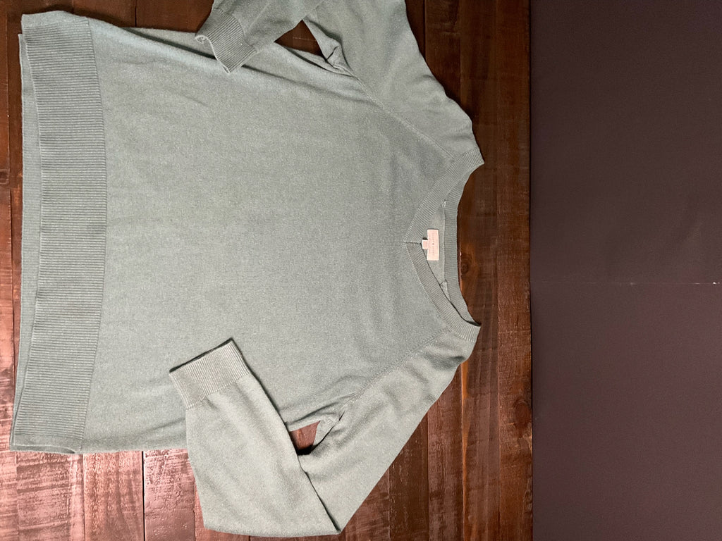 Lucky Brand Women's Long Sleeve V Neck Sweater in Green. Size Medium