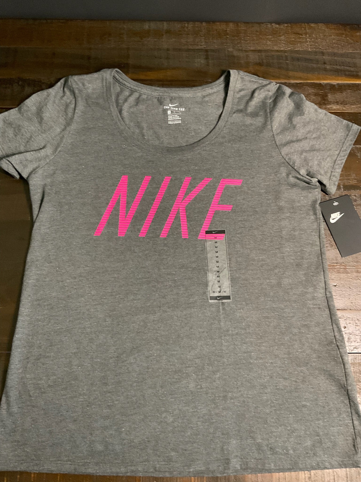 Nike Women's Short Sleeve T-Shirt Gray with Pink Swoosh. Size Medium (New with Tags)