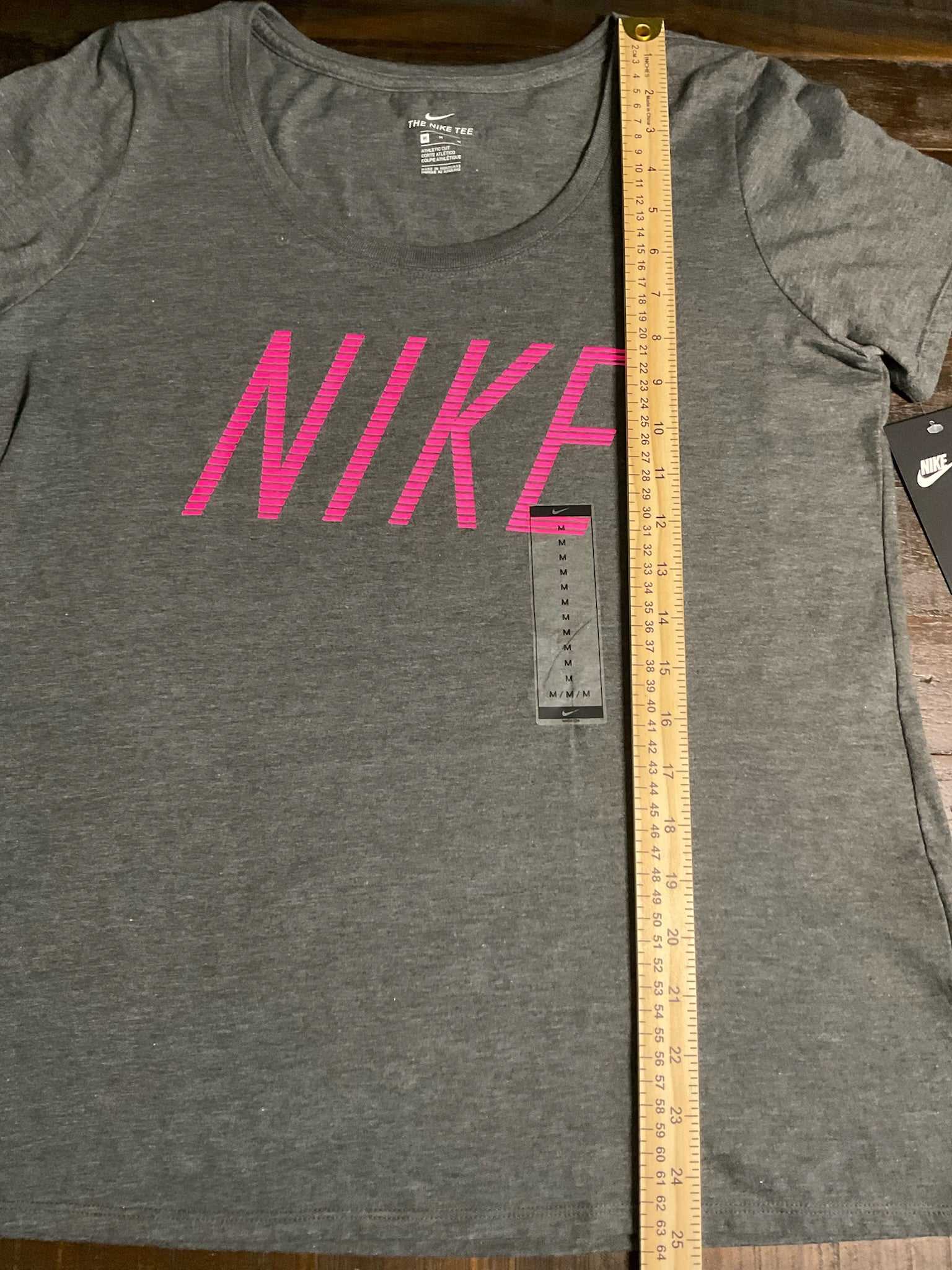 Nike Women's Short Sleeve T-Shirt Gray with Pink Swoosh. Size Medium (New with Tags)