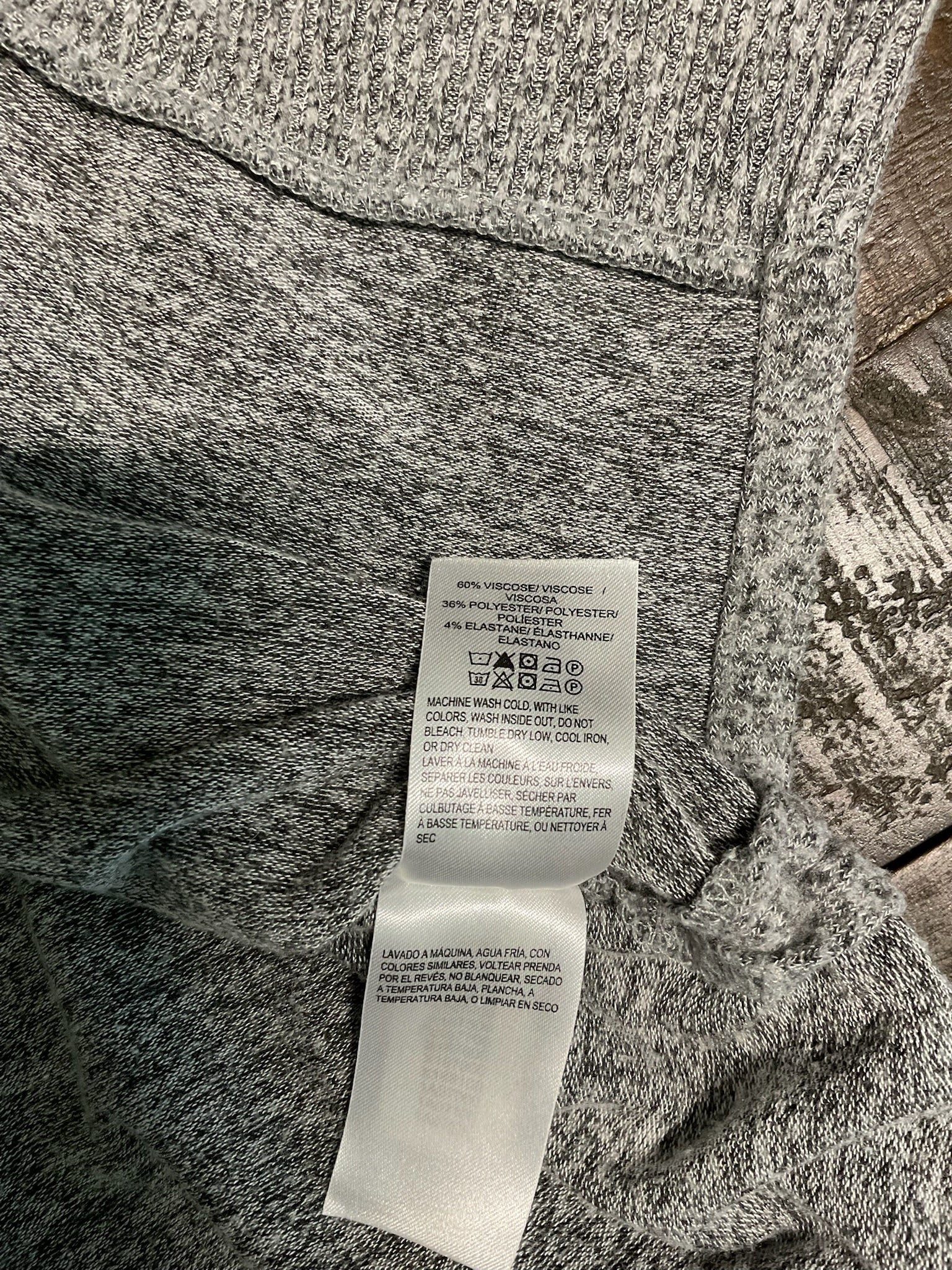 Lucky Brand Women’s V-Neck Sweater in size Large