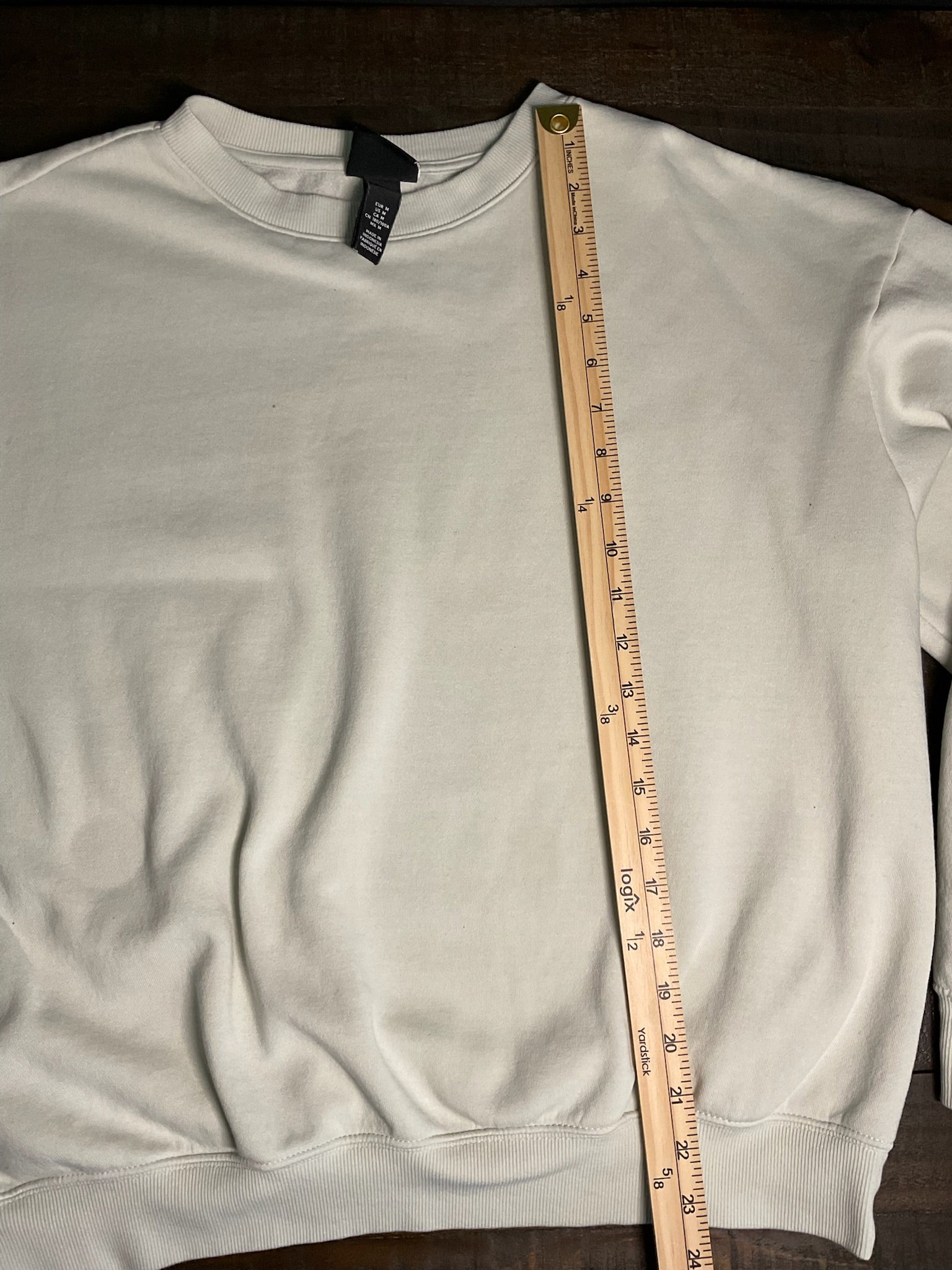 HM Women's Long Sleeve Crew Neck Sweatshirt In Light Green. Size Medium