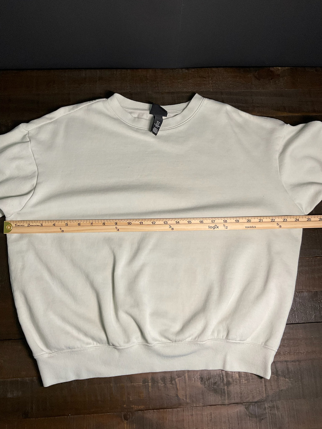 HM Women's Long Sleeve Crew Neck Sweatshirt In Light Green. Size Medium