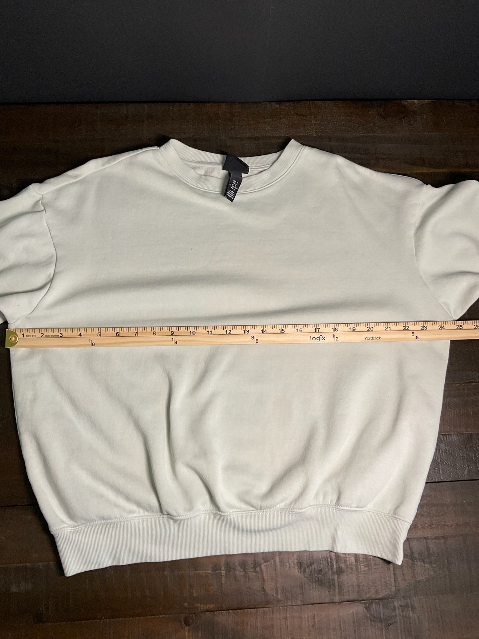 HM Women's Long Sleeve Crew Neck Sweatshirt In Light Green. Size Medium