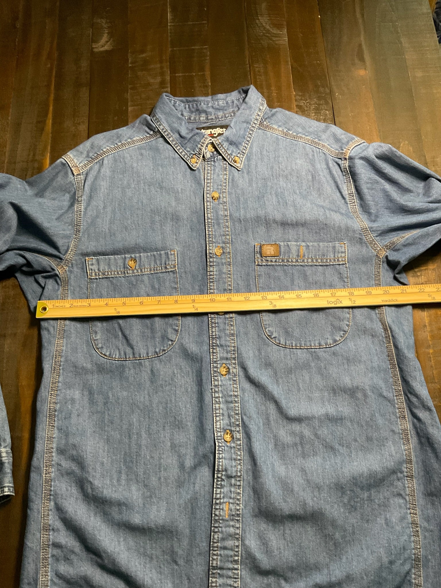 Wrangler Riggs Men's Long Sleeve Button Up Denim Shirt. Size Large