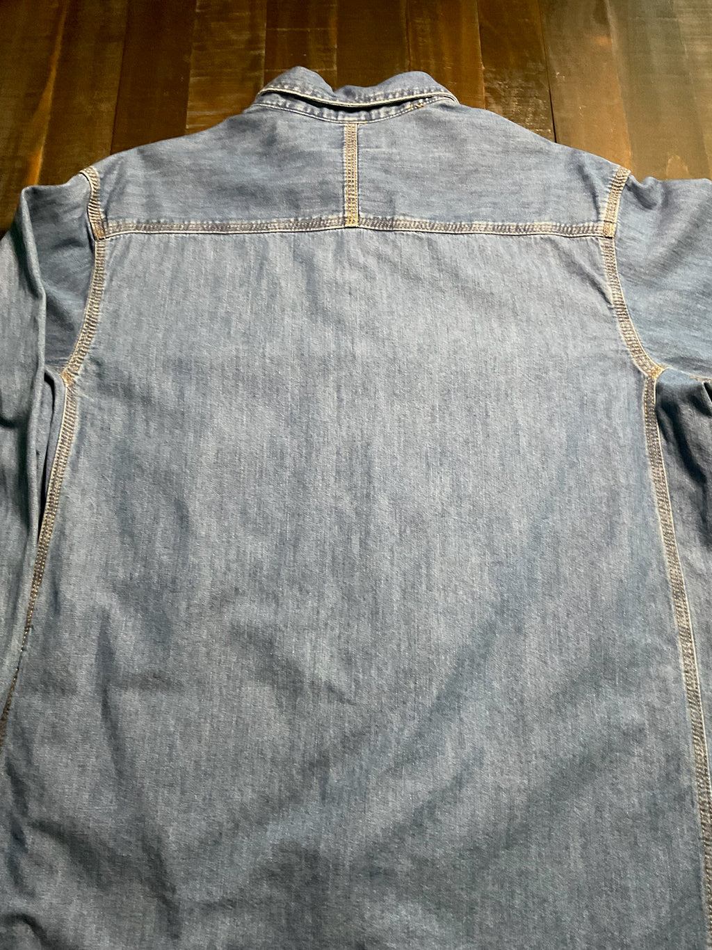 Wrangler Riggs Men's Long Sleeve Button Up Denim Shirt. Size Large