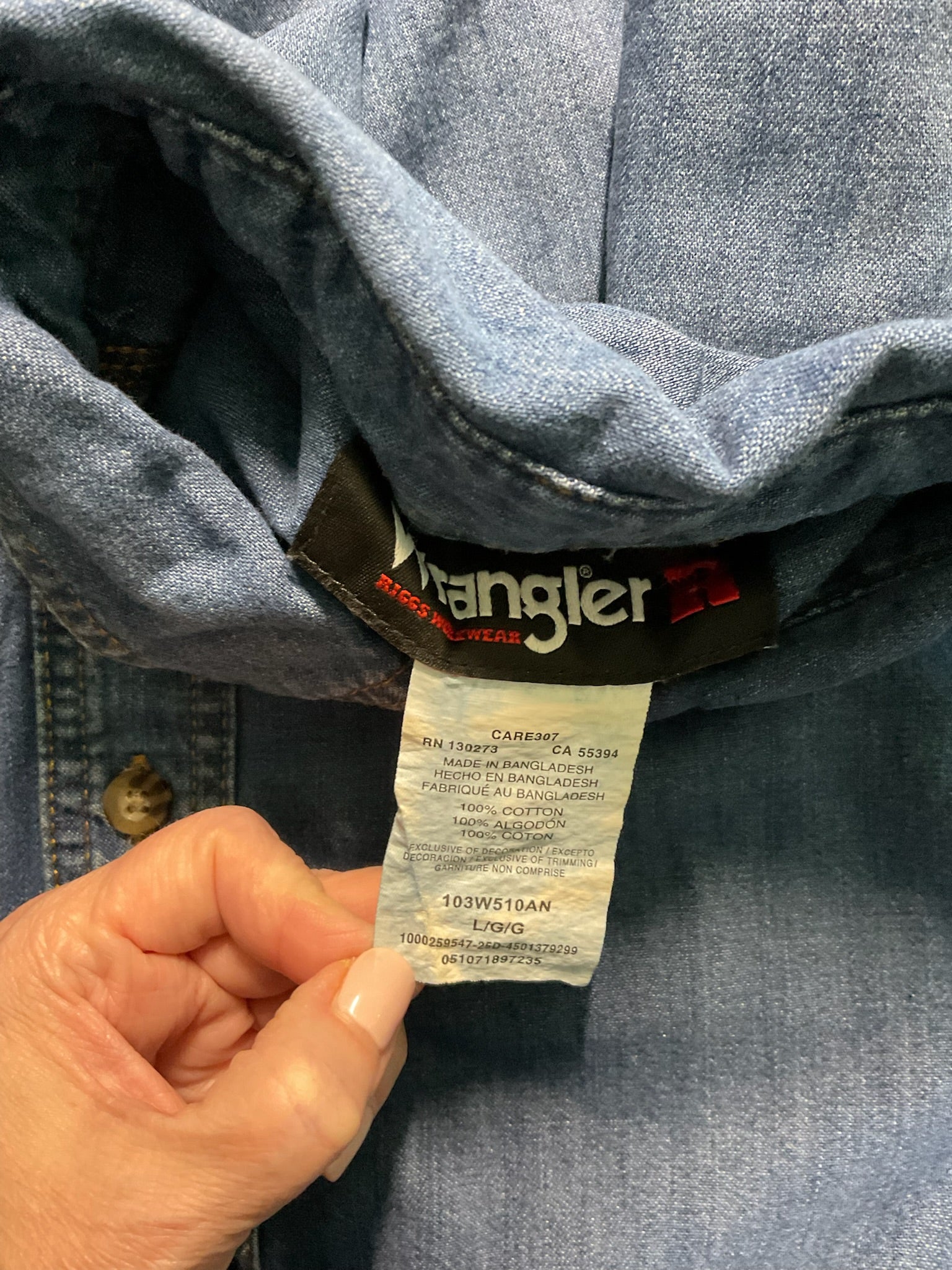 Wrangler Riggs Men's Long Sleeve Button Up Denim Shirt. Size Large