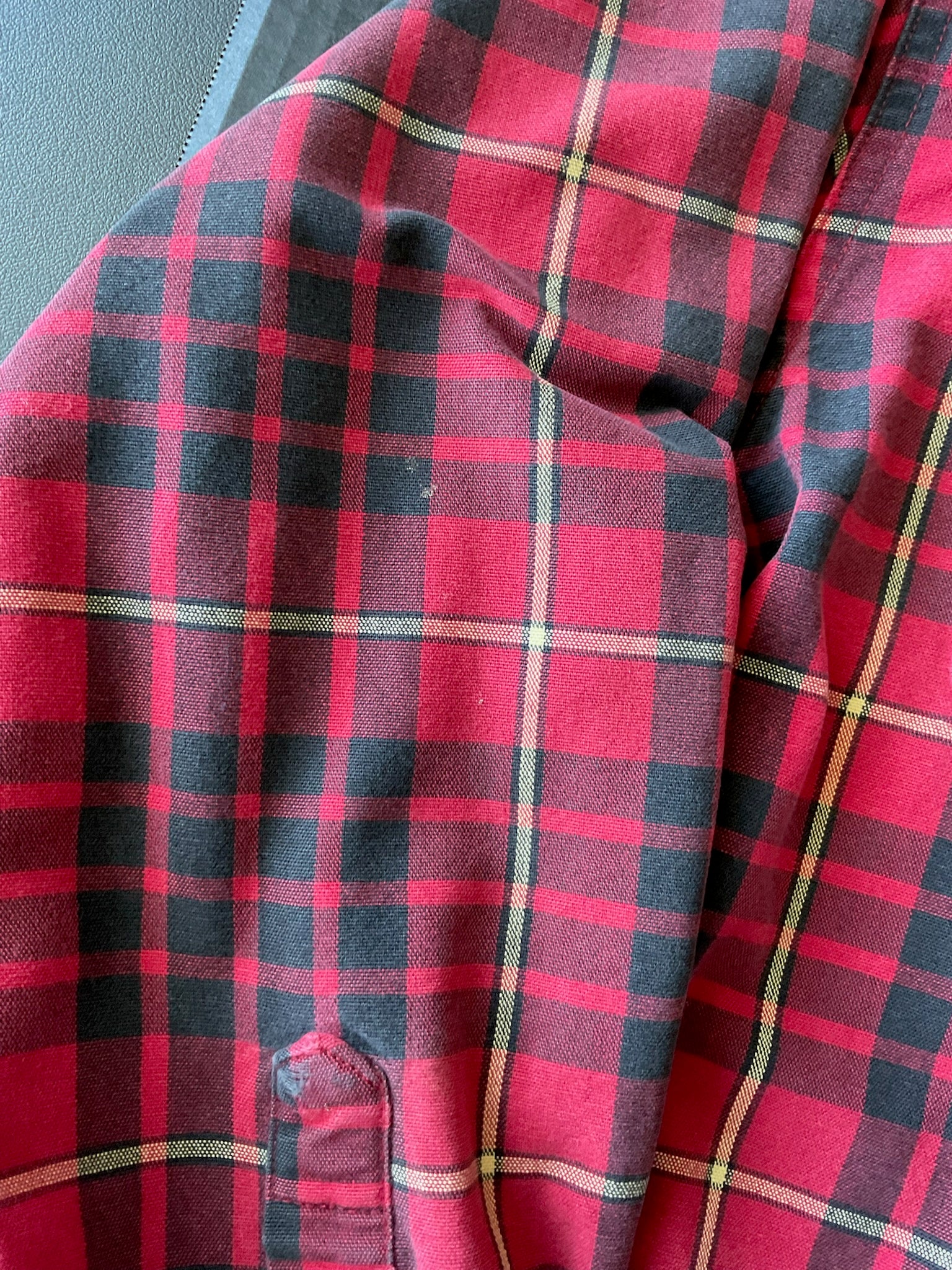 Eddie Bauer Men's Long Sleeve Button Up Red, Black Cream Plaid. Size Large