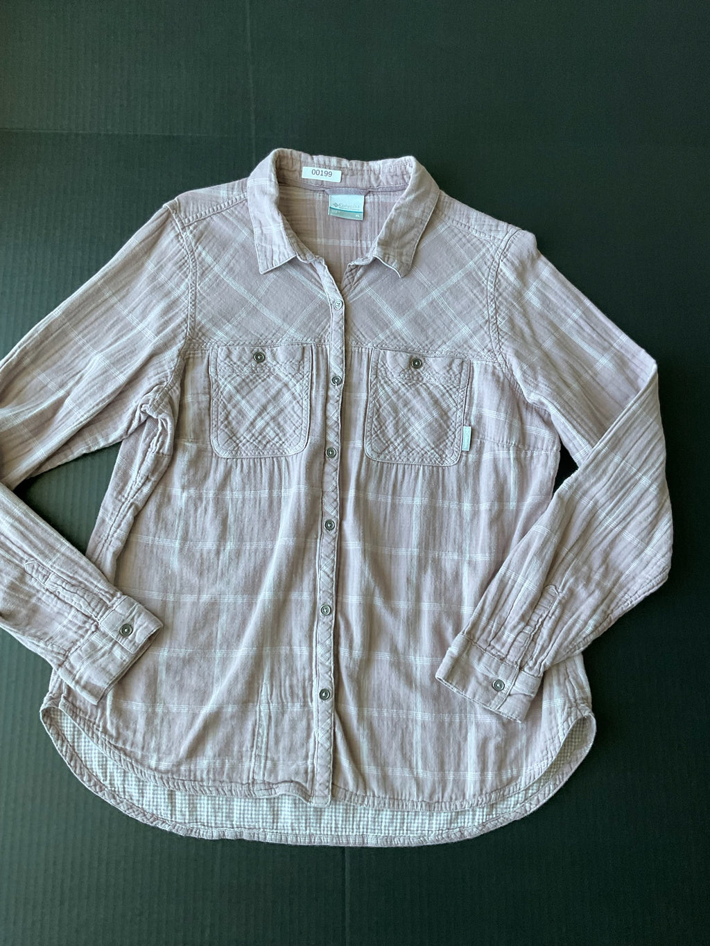 Columbia Women's Long Sleeve Button Up Mauve Shirt. Size X-Large