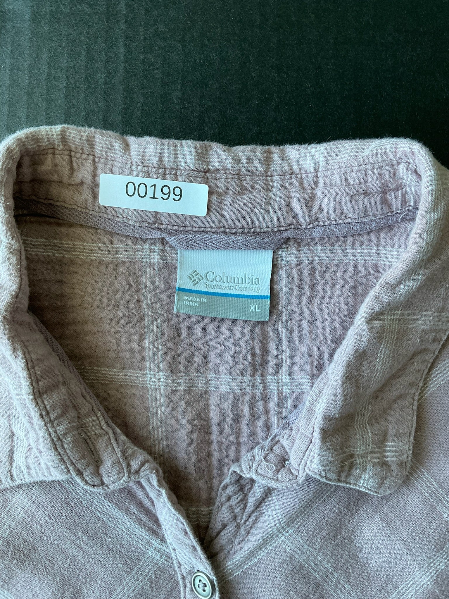 Columbia Women's Long Sleeve Button Up Mauve Shirt. Size X-Large