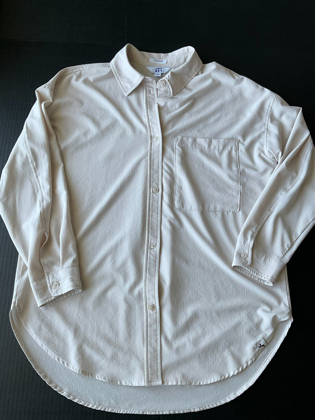 Joy Lab Women's Long Sleeve Button Up Shirt in Cream. Size Medium
