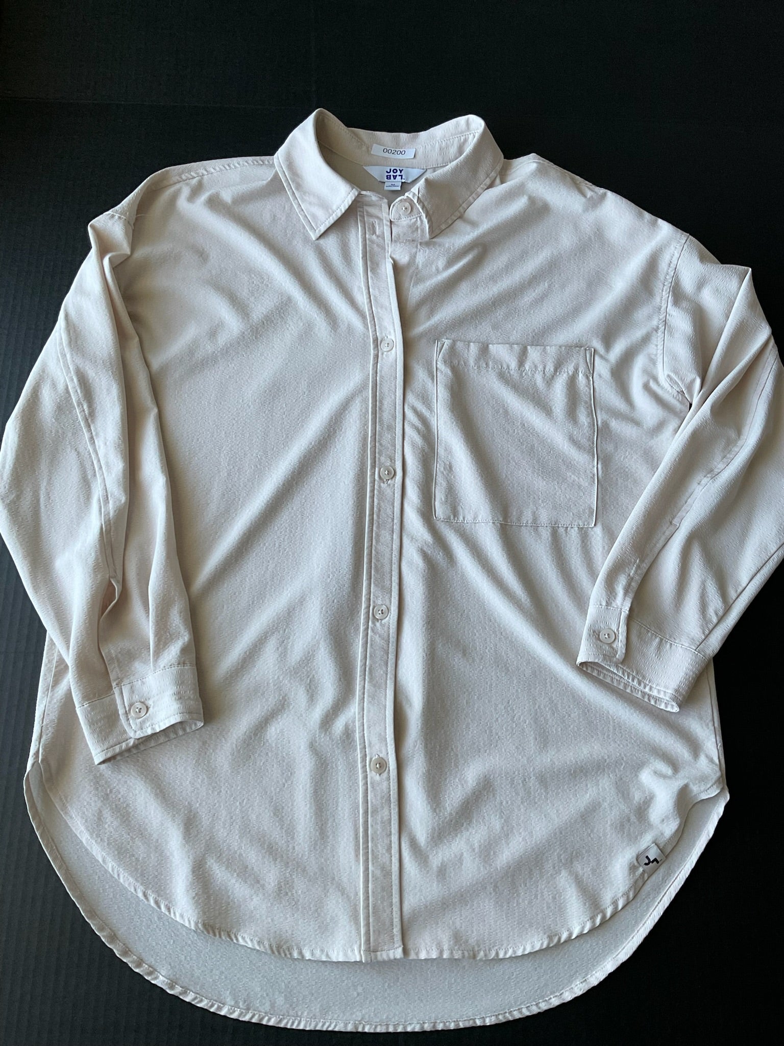 Joy Lab Women's Long Sleeve Button Up Shirt in Cream. Size Medium
