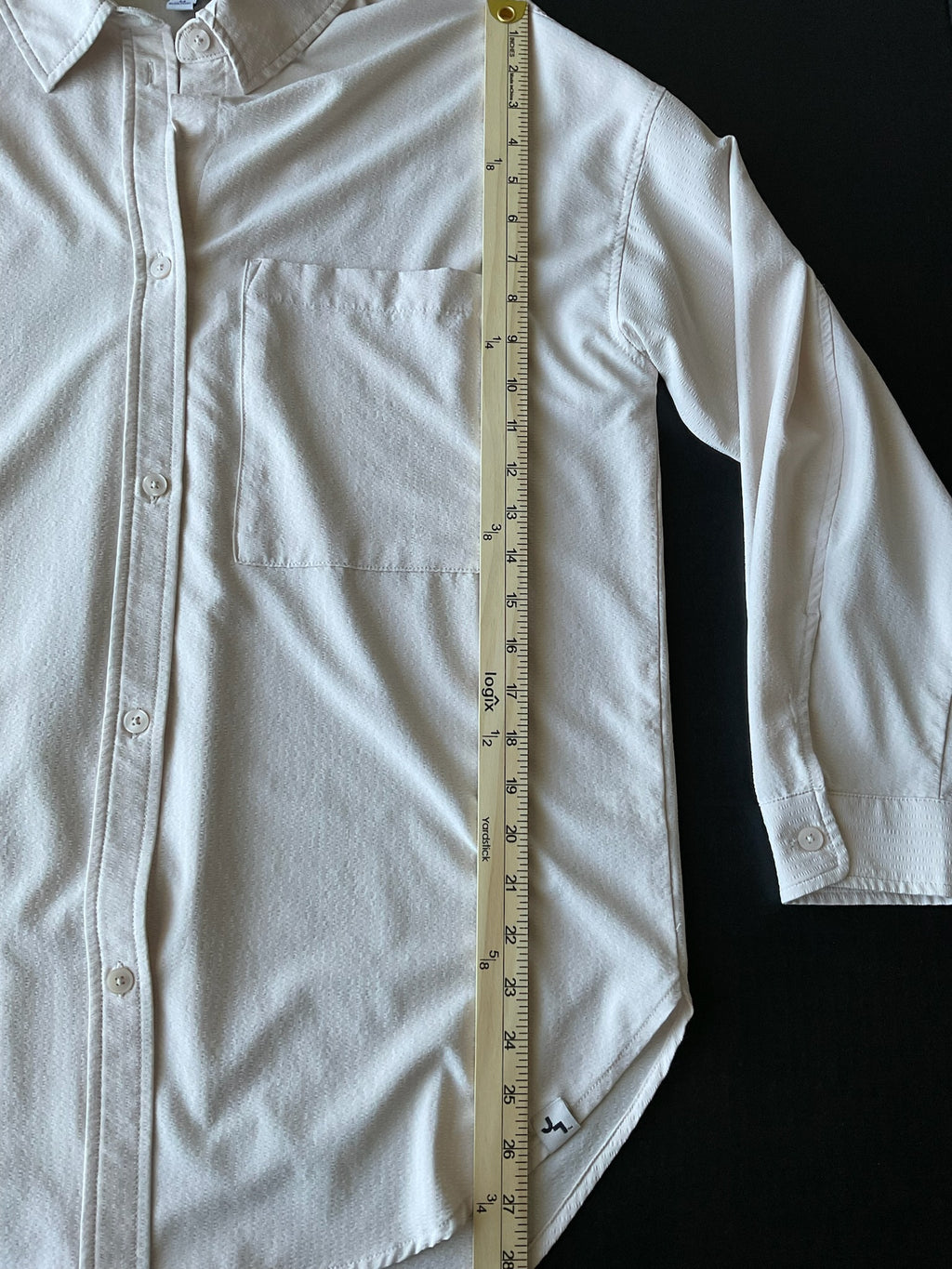 Joy Lab Women's Long Sleeve Button Up Shirt in Cream. Size Medium