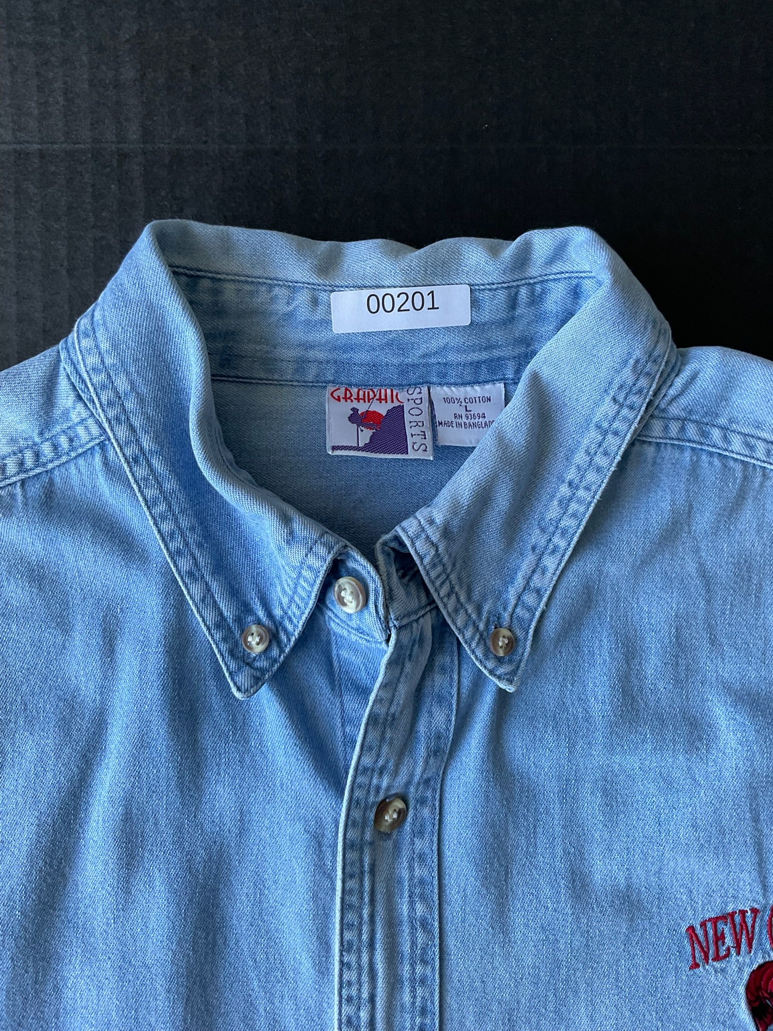 New Orleans Short Sleeve Button Up Denim Shirt. Size Large