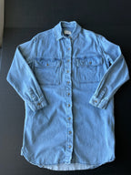 Universal Threads Women's Long Sleeve Button Up  Long Denim Shacket. Size Small
