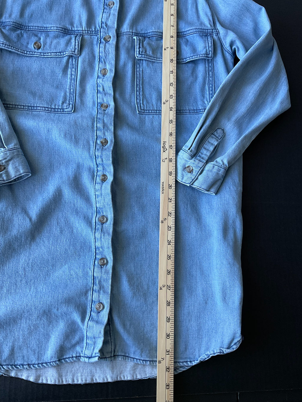 Universal Threads Women's Long Sleeve Button Up  Long Denim Shacket. Size Small