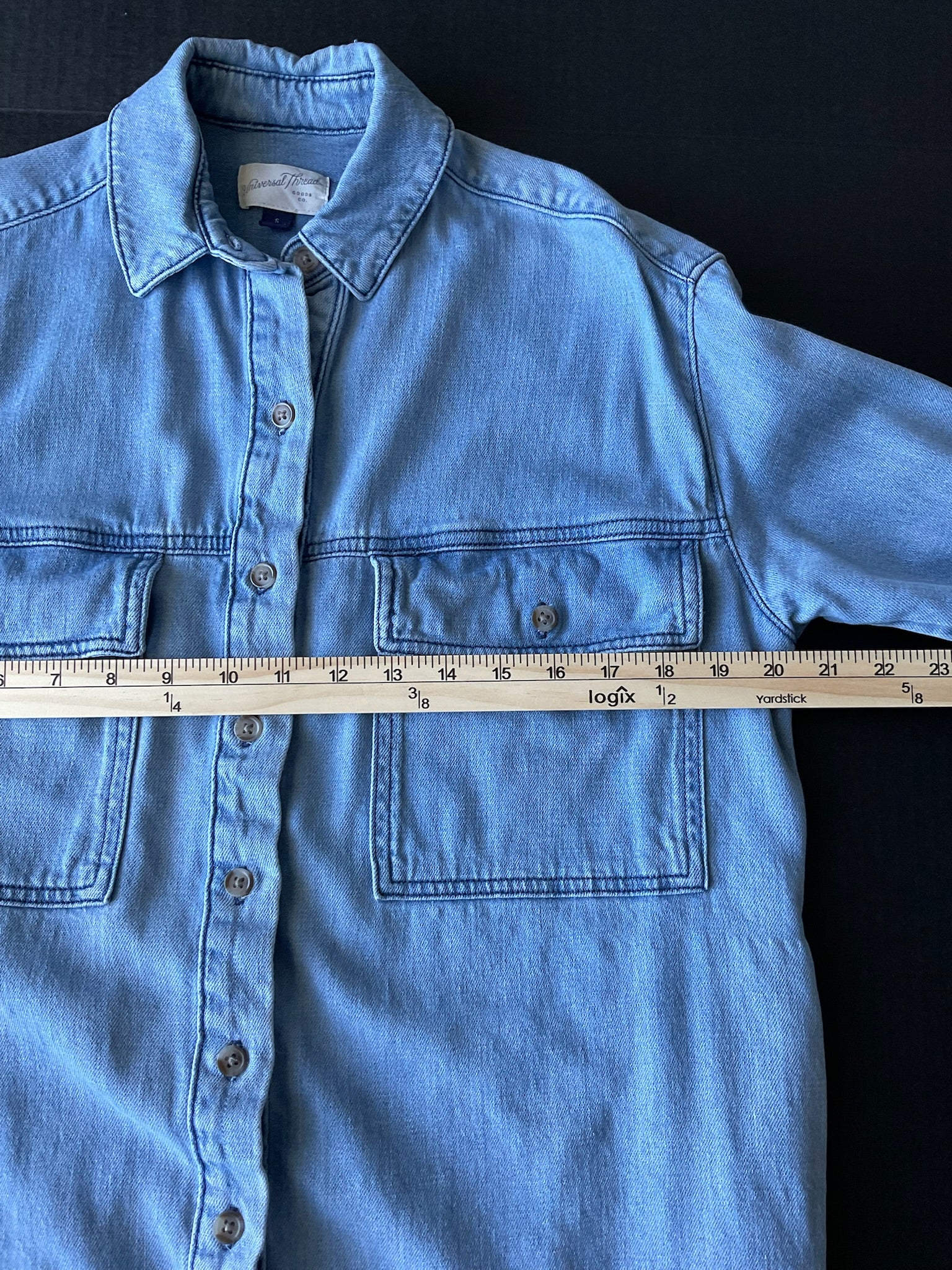 New Orleans Short Sleeve Button Up Denim Shirt. Size Large