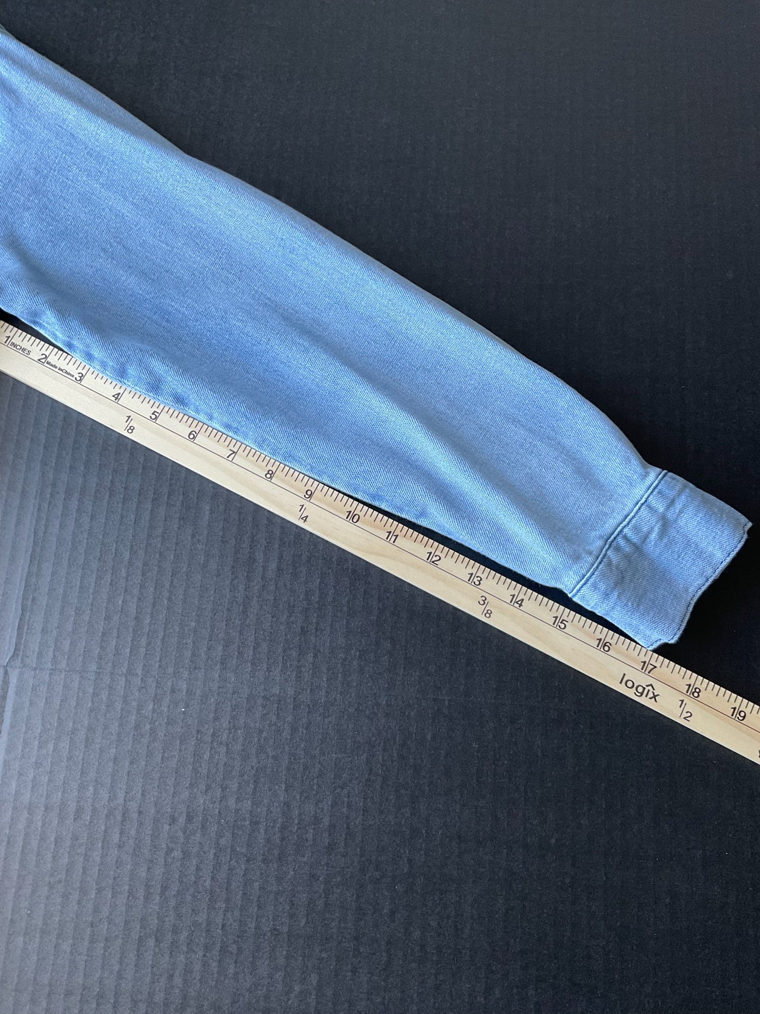 Universal Threads Women's Long Sleeve Button Up  Long Denim Shacket. Size Small