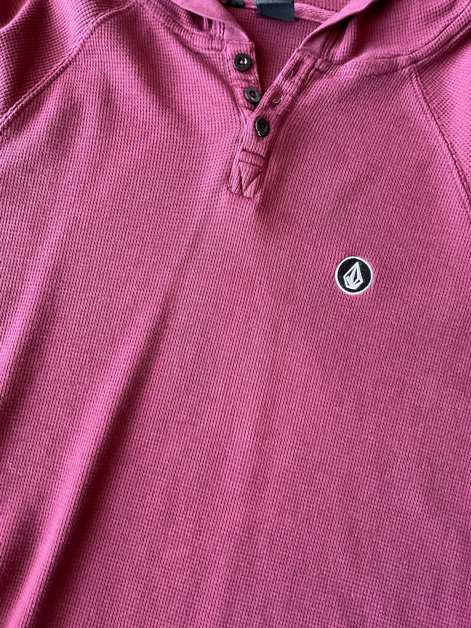 Volcom Men's Long Sleeve Crew 3 Button Shirt with Hood in Maroon. Size Medium