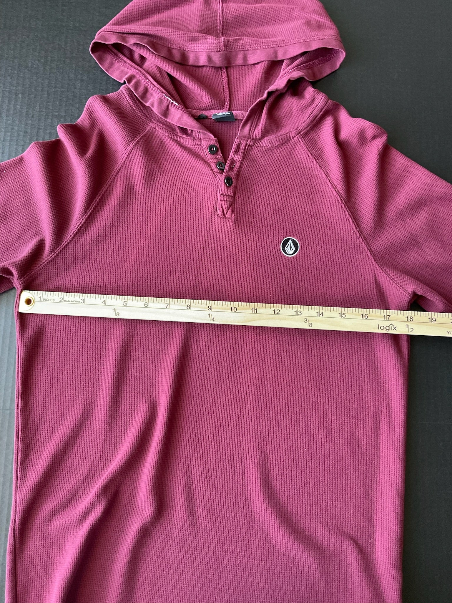 Volcom Men's Long Sleeve Crew 3 Button Shirt with Hood in Maroon. Size Medium