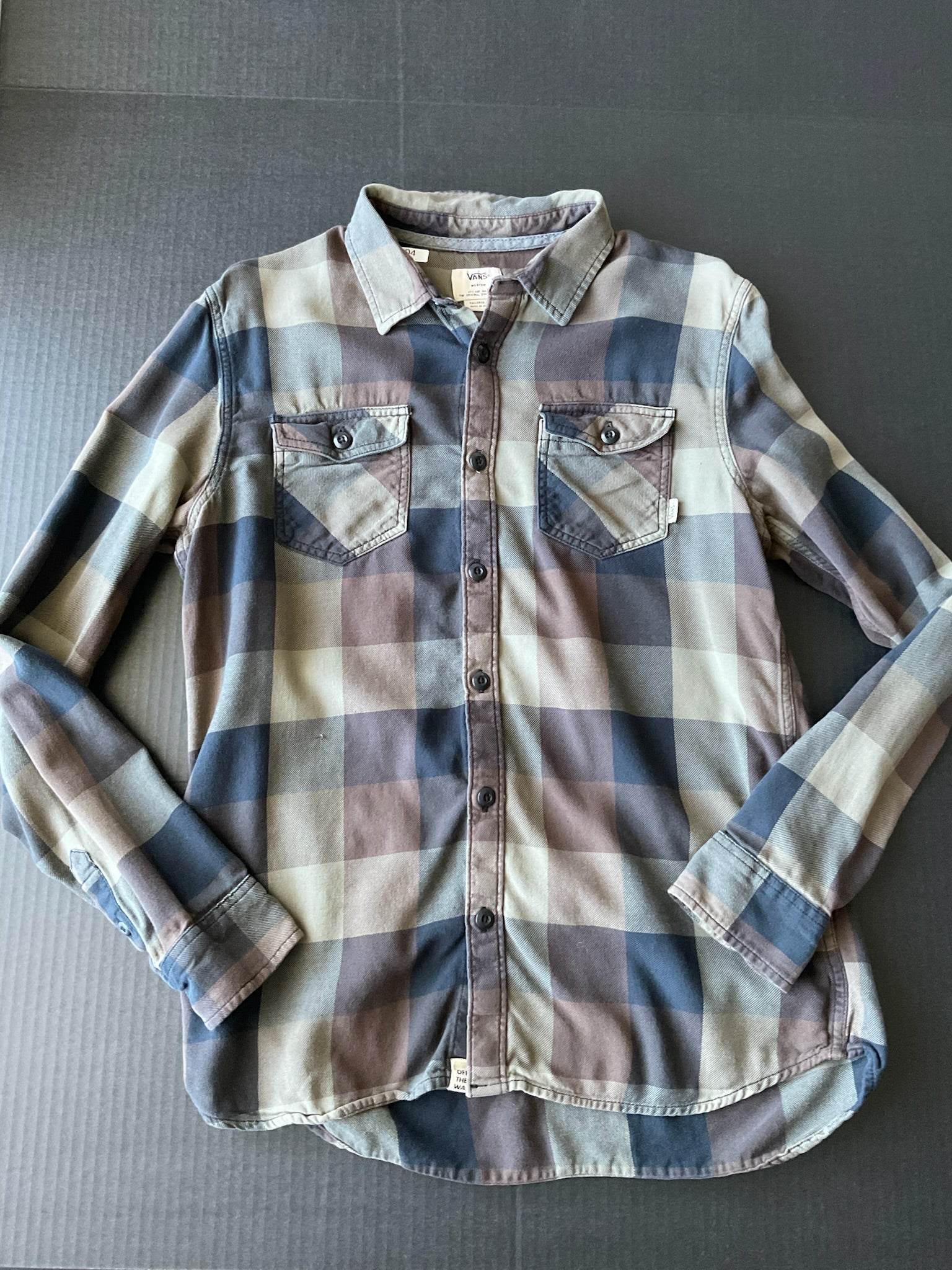 Vans Men's Long Sleeve Button Up Green Black Plaid Shirt. Size Medium