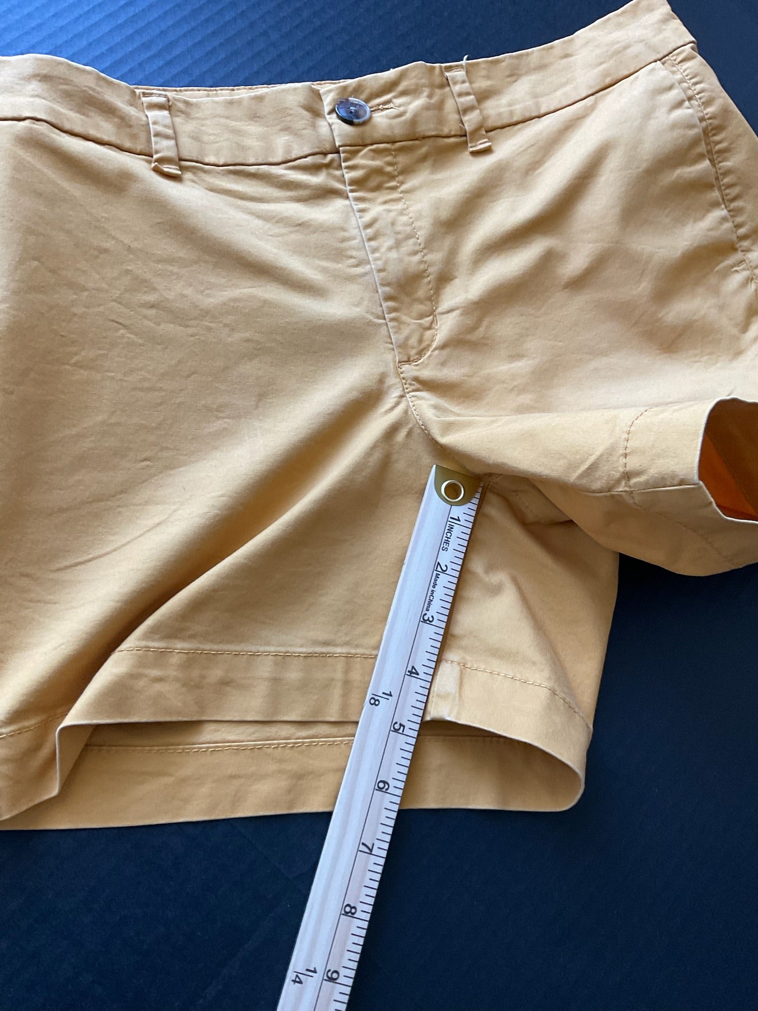 Old Navy Women's Everyday Shorts Size 8 - Yellow