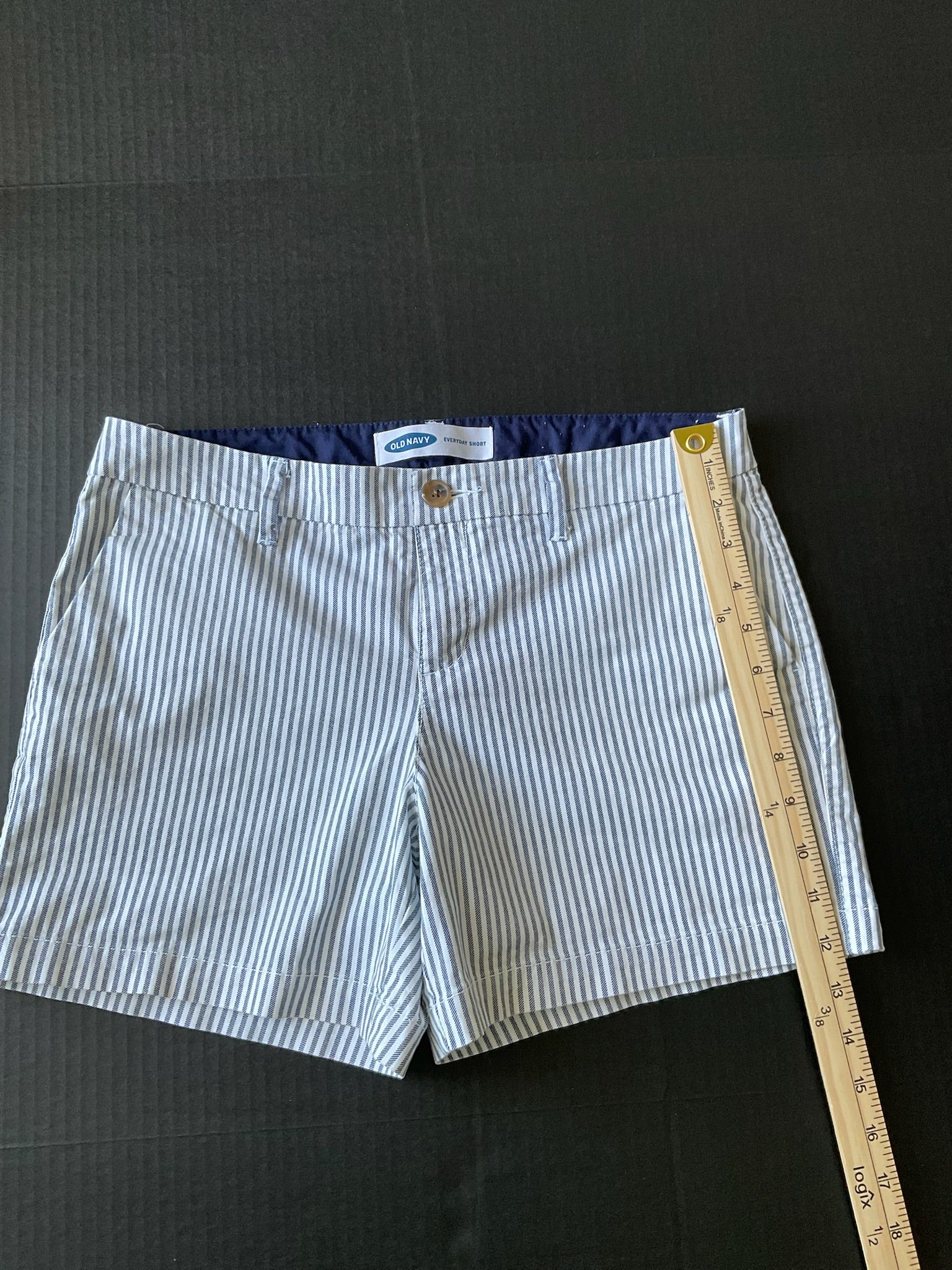 Old Navy Women's Everyday Shorts Size 4 Blue White Stripe