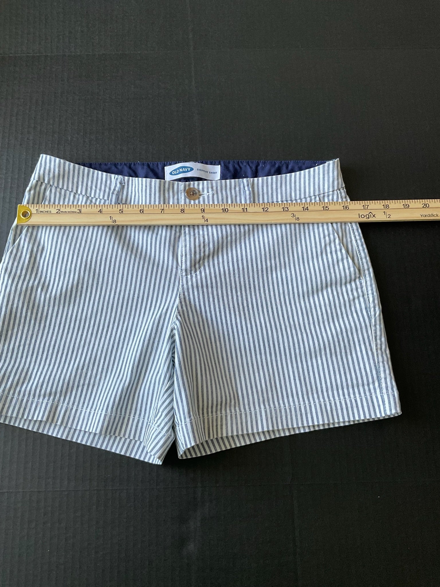 Old Navy Women's Everyday Shorts Size 4 Blue White Stripe
