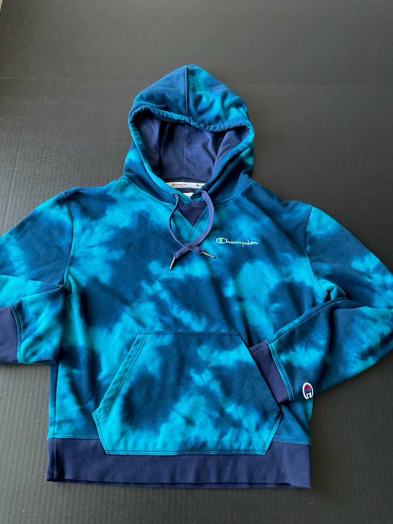 Champion Women's Long Sleeve Hoodie in Turquoise Blue Tie Die Size Small
