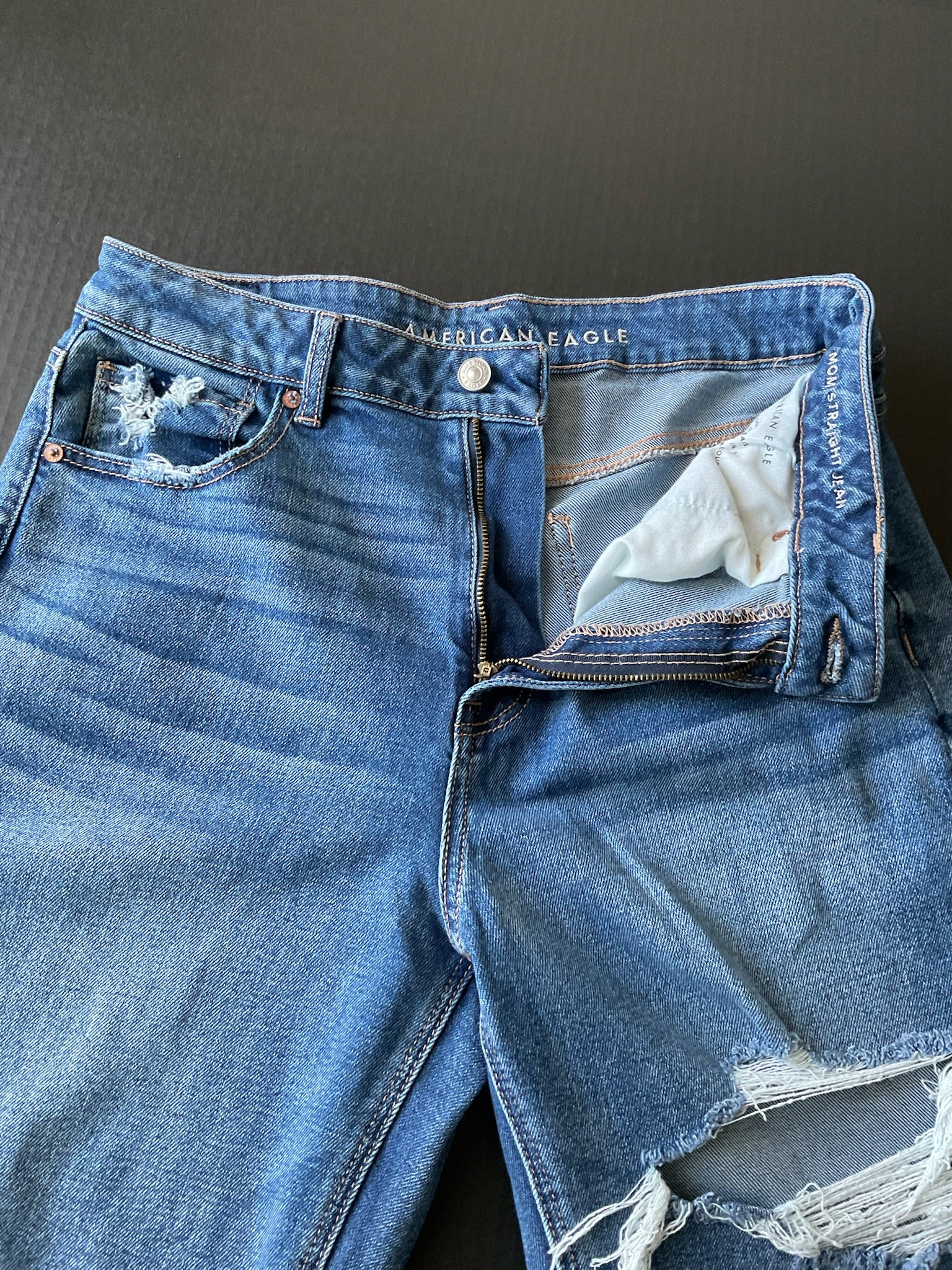 American Eagle Women's Mom Straight Leg Distressed Blue Denim Jeans Size 12
