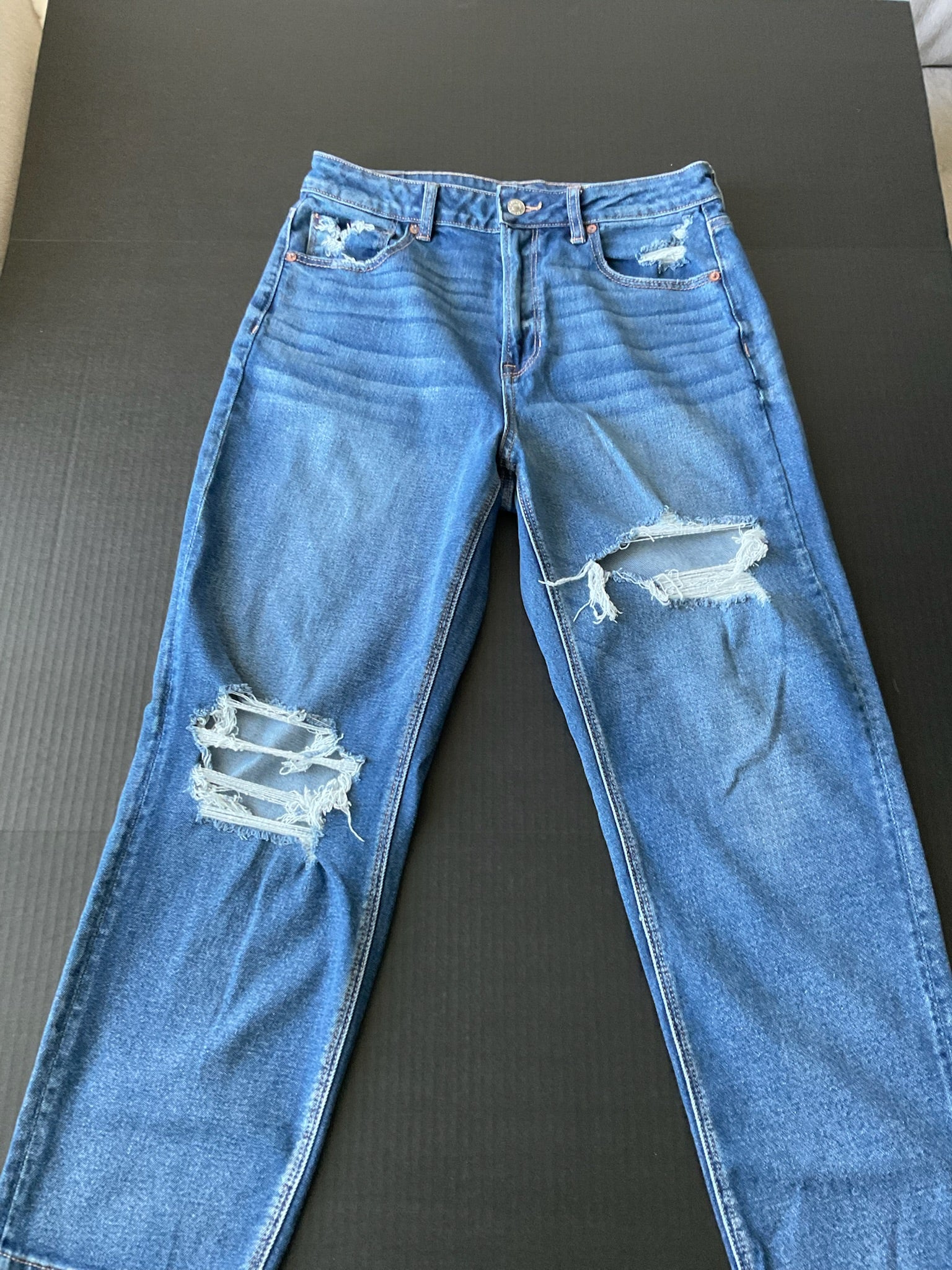 American Eagle Women's Mom Straight Leg Distressed Blue Denim Jeans Size 12
