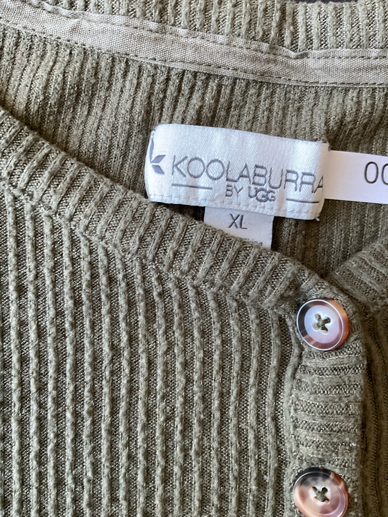 Koolaburra by Ugg Woman's Long Sleeve 3 Button shirt in Olive Green. Size XL