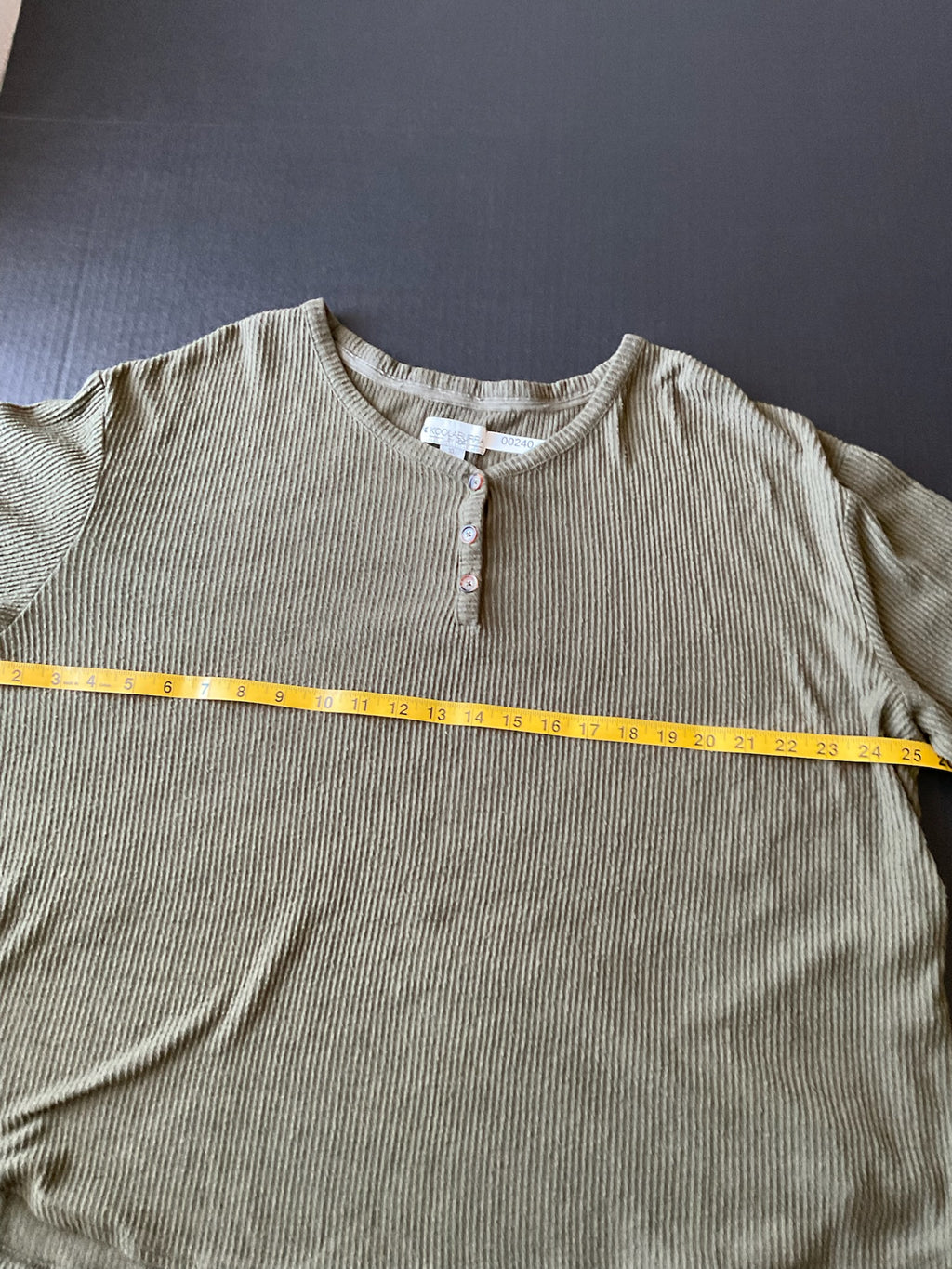 Koolaburra by Ugg Woman's Long Sleeve 3 Button shirt in Olive Green. Size XL