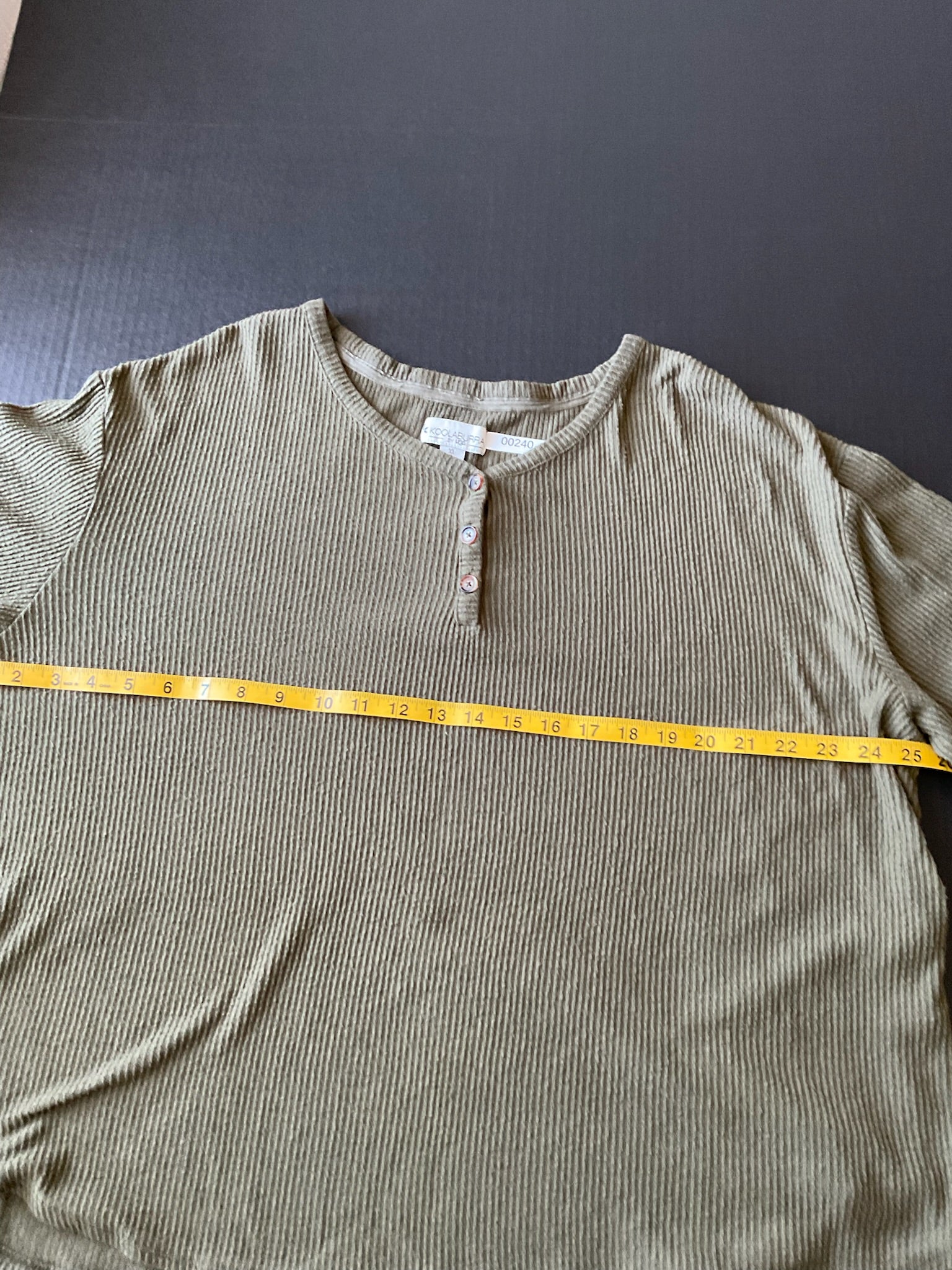 Koolaburra by Ugg Woman's Long Sleeve 3 Button shirt in Olive Green. Size XL