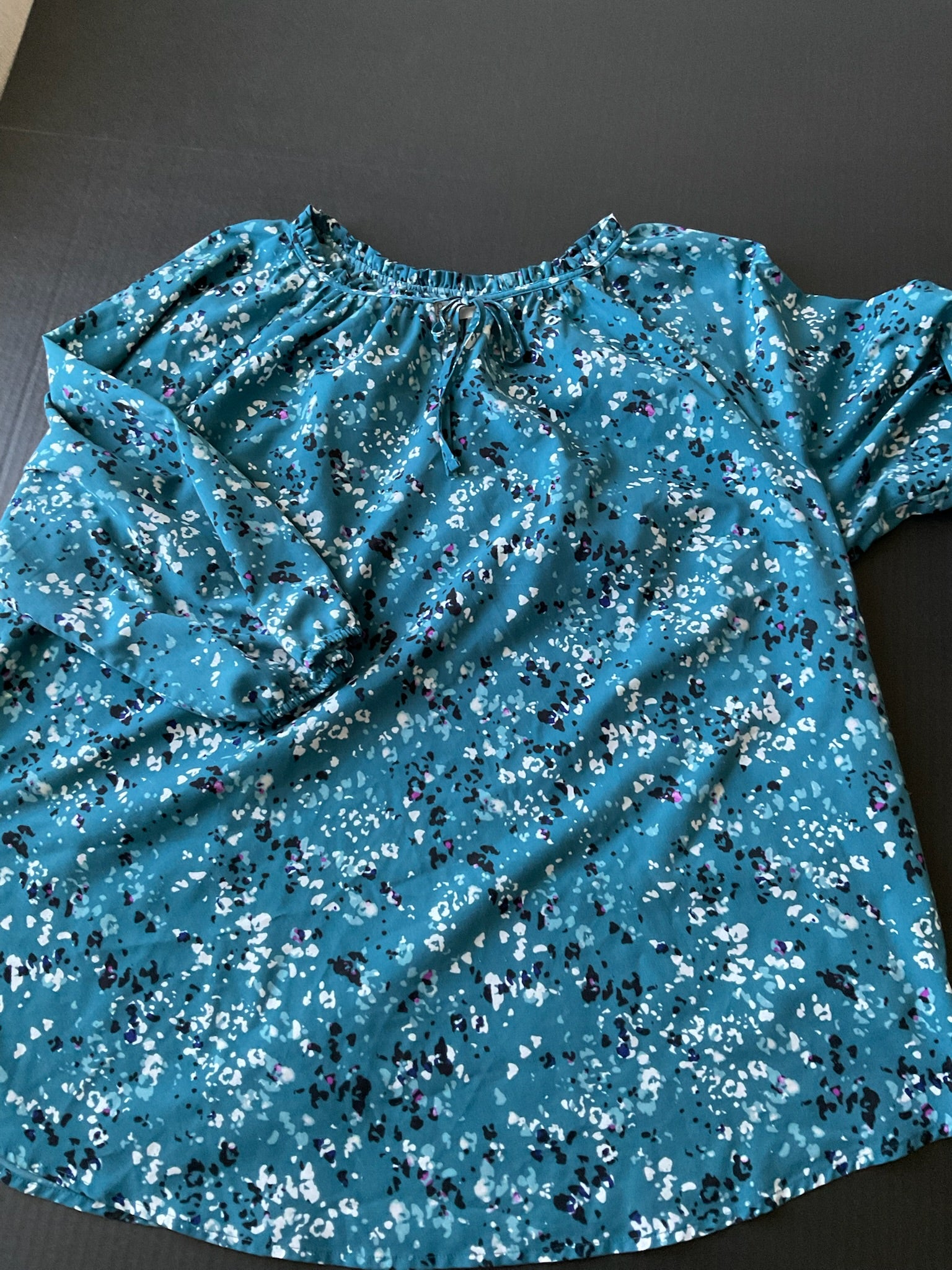 Croft Barrow Women's Green Floral printed Blouse. XX Large