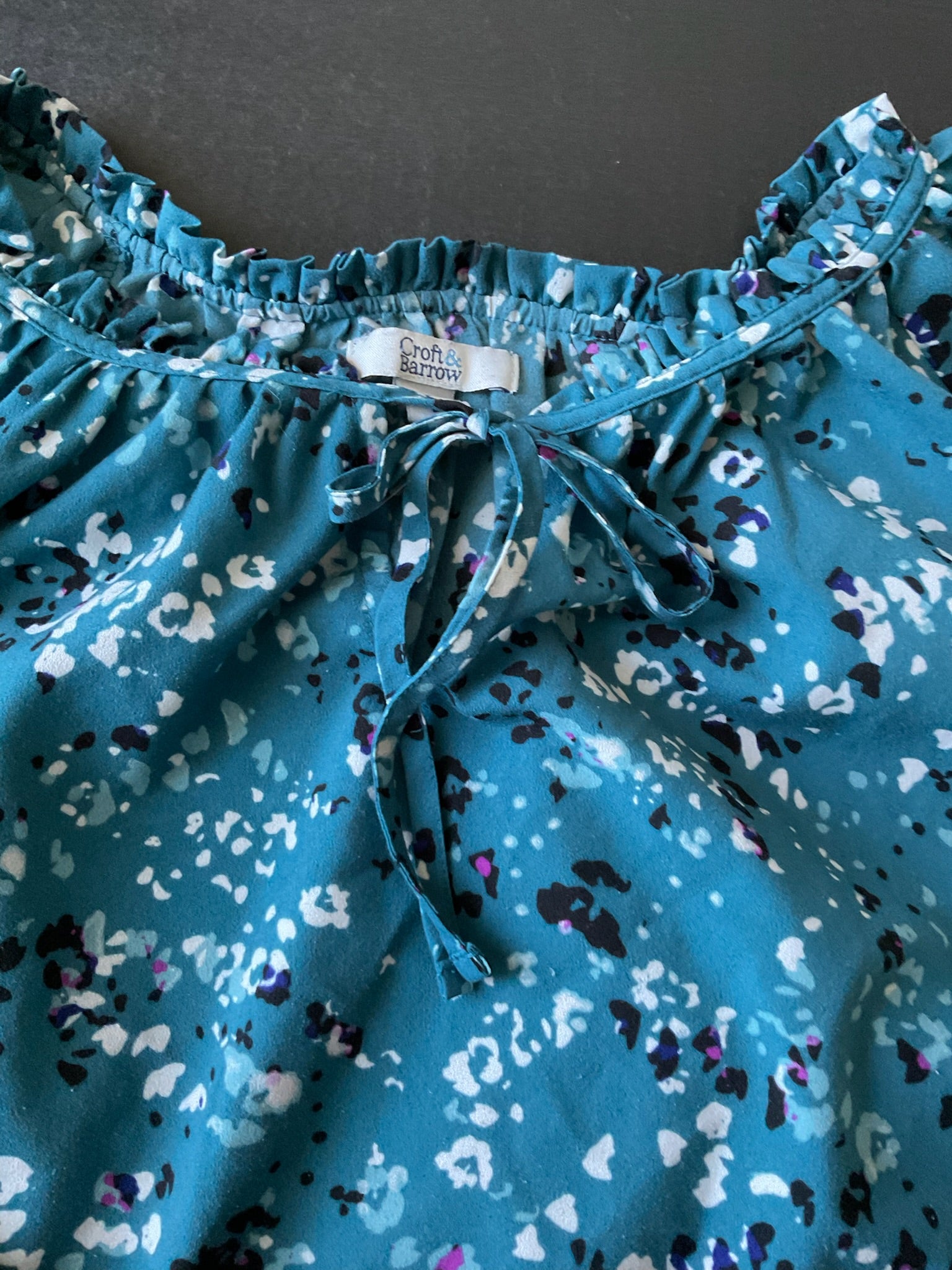 Croft Barrow Women's Green Floral printed Blouse. XX Large