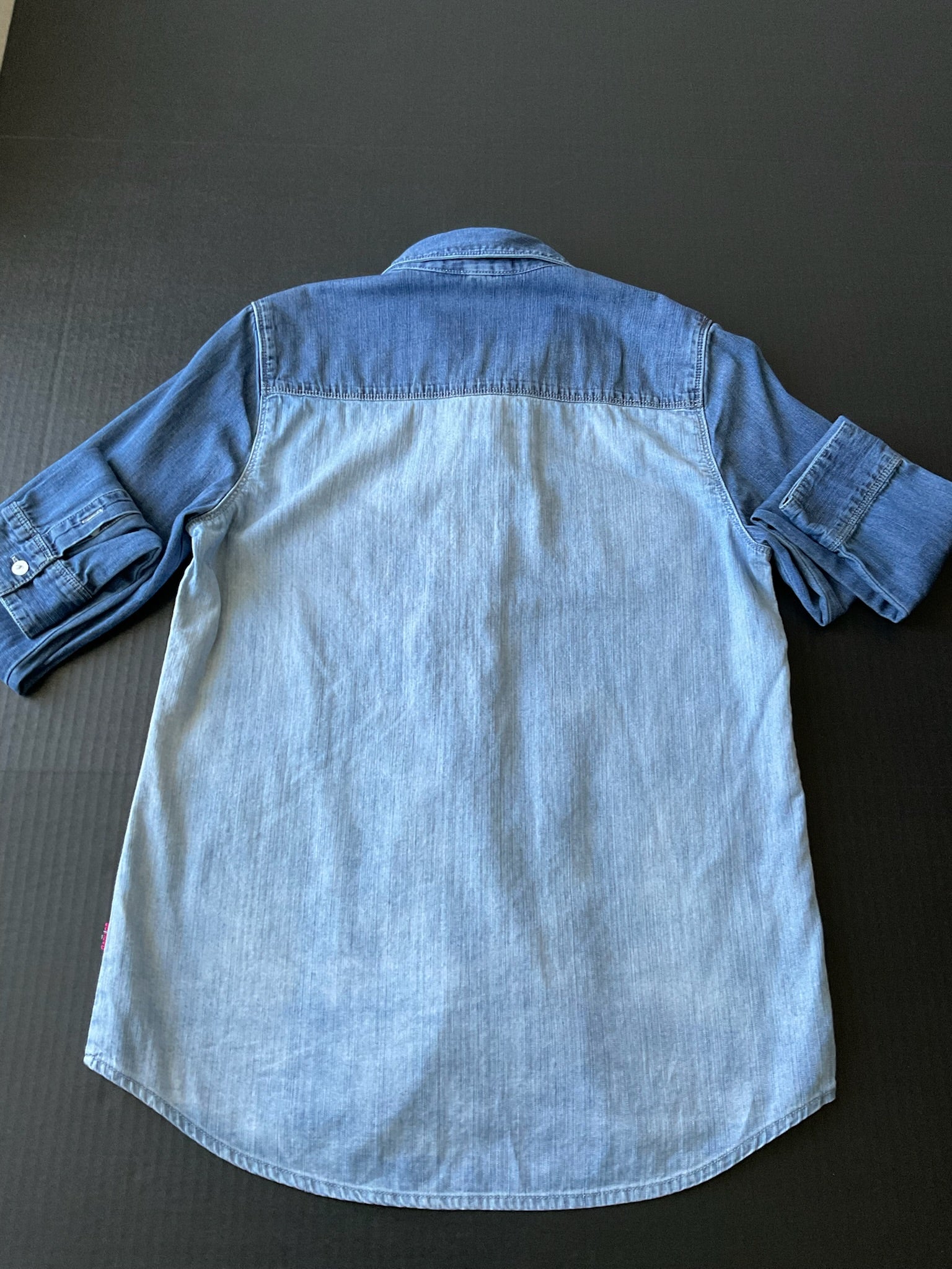 Volcom Women's Long Sleeve Button Up Two Tone Denim Shirt. Size Medium